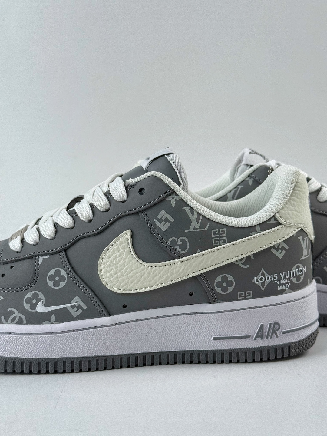 Nike Air Force 1 Low 07 x Louis Vuitton 灰白小勾 NH0601-575-莆田鞋,莆田鞋货源,高仿鞋,高仿鞋货源,安福档口,莆田高仿鞋,莆田鞋批发,高仿鞋批发,莆田高仿运动鞋,高仿运动鞋,莆田运动鞋 Nike Air Force 1 Low 07 x Louis Vuitton 灰白小勾 NH0601-575