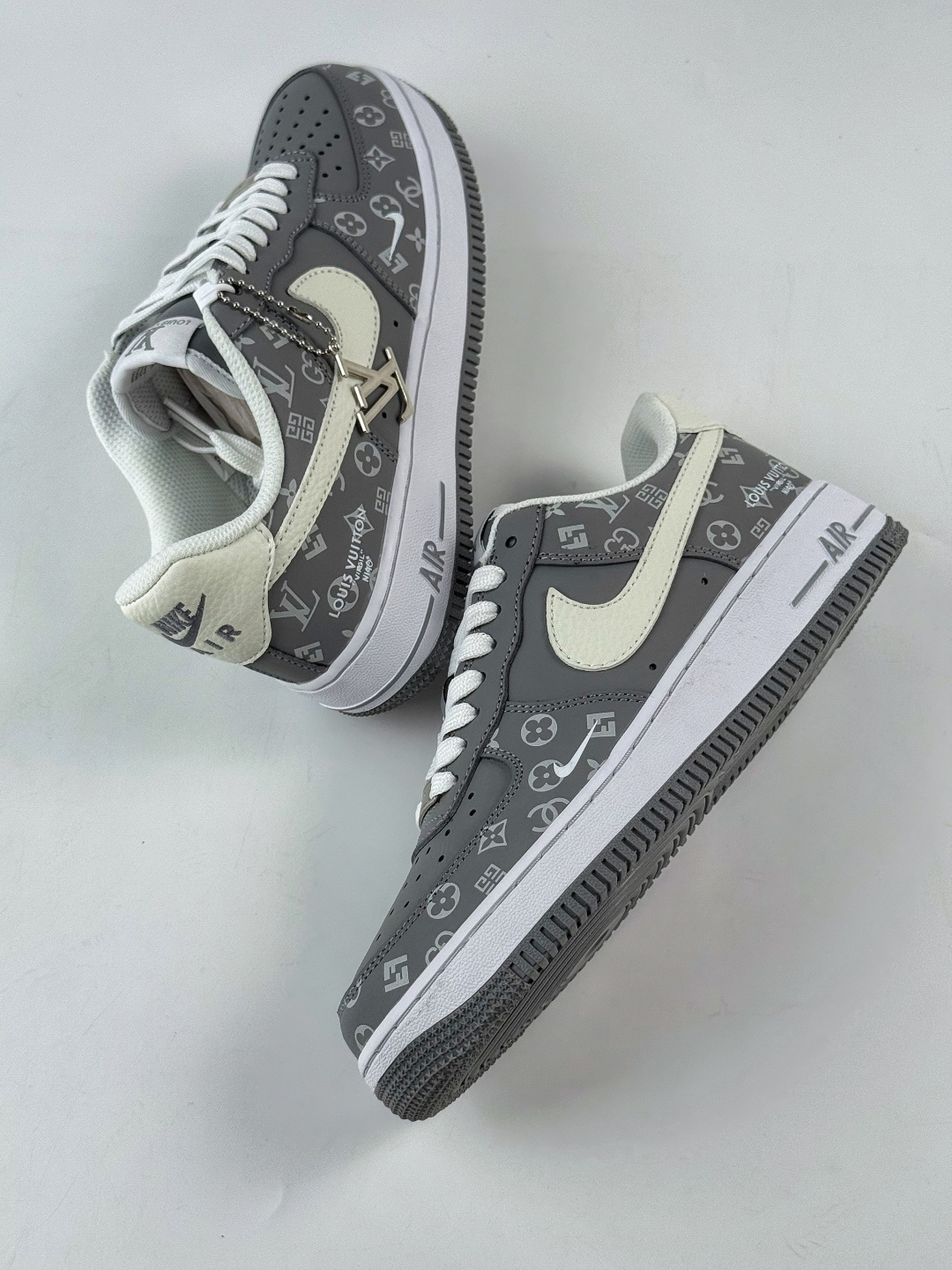 Nike Air Force 1 Low 07 x Louis Vuitton 灰白小勾 NH0601-575-莆田鞋,莆田鞋货源,高仿鞋,高仿鞋货源,安福档口,莆田高仿鞋,莆田鞋批发,高仿鞋批发,莆田高仿运动鞋,高仿运动鞋,莆田运动鞋 Nike Air Force 1 Low 07 x Louis Vuitton 灰白小勾 NH0601-575