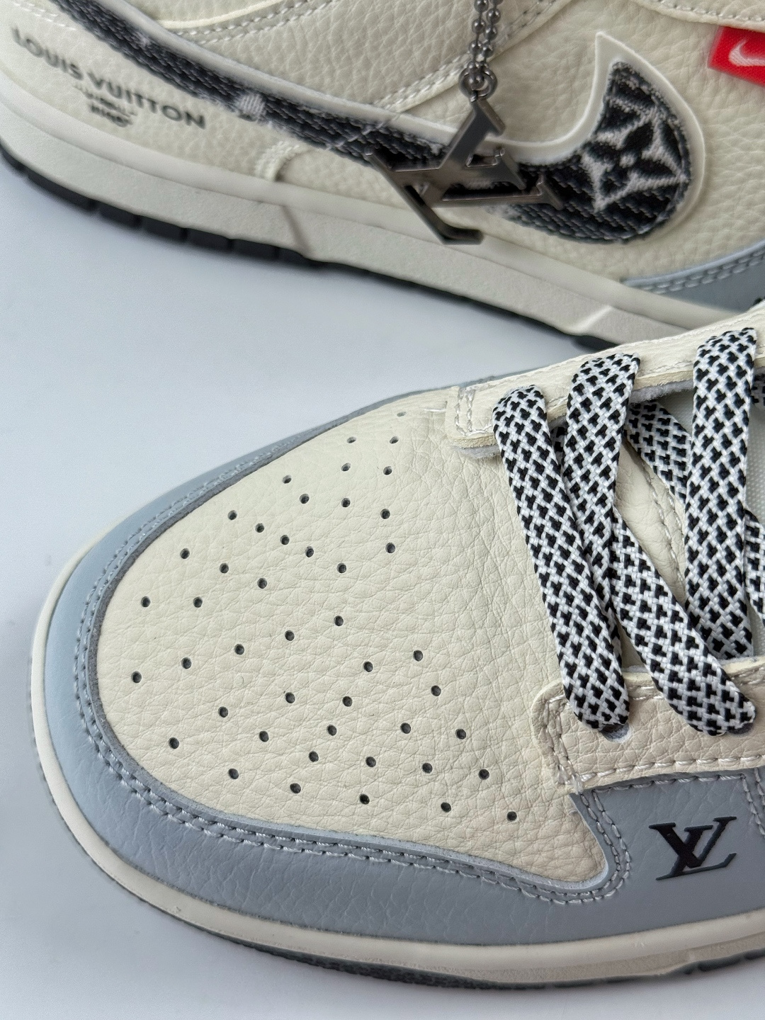 230 Nike SB Dunk Low x Louis Vuitton 灰白满天星 DN3168-002