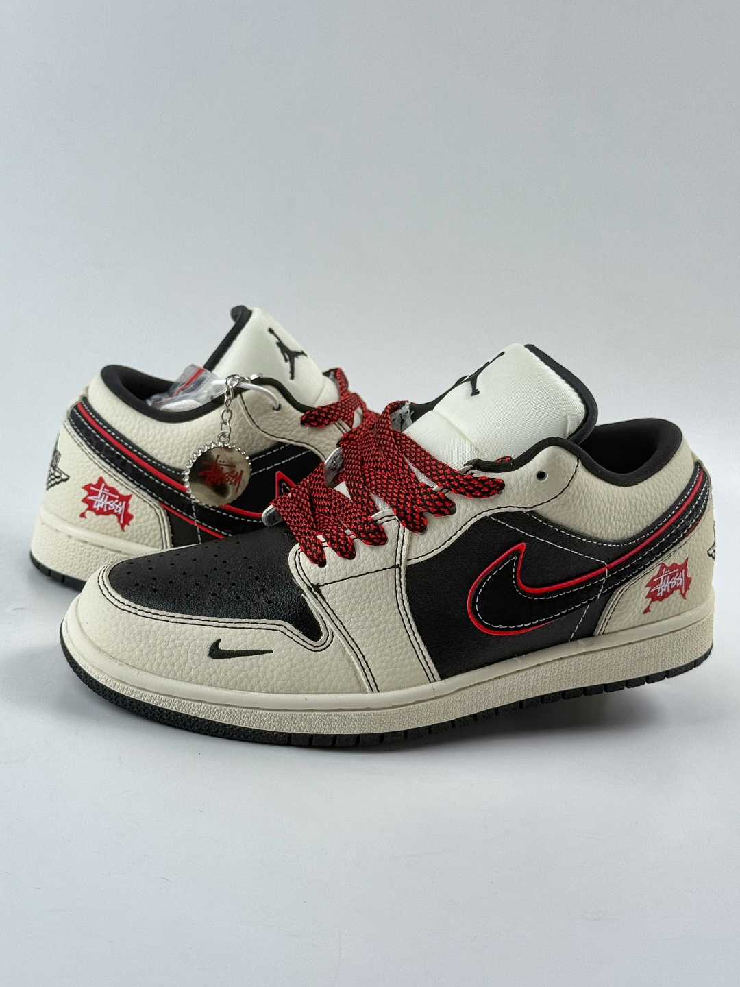 Nike Jordan Air Jordan 1 x Stussy 白黑红小勾满天星 QG1988-013