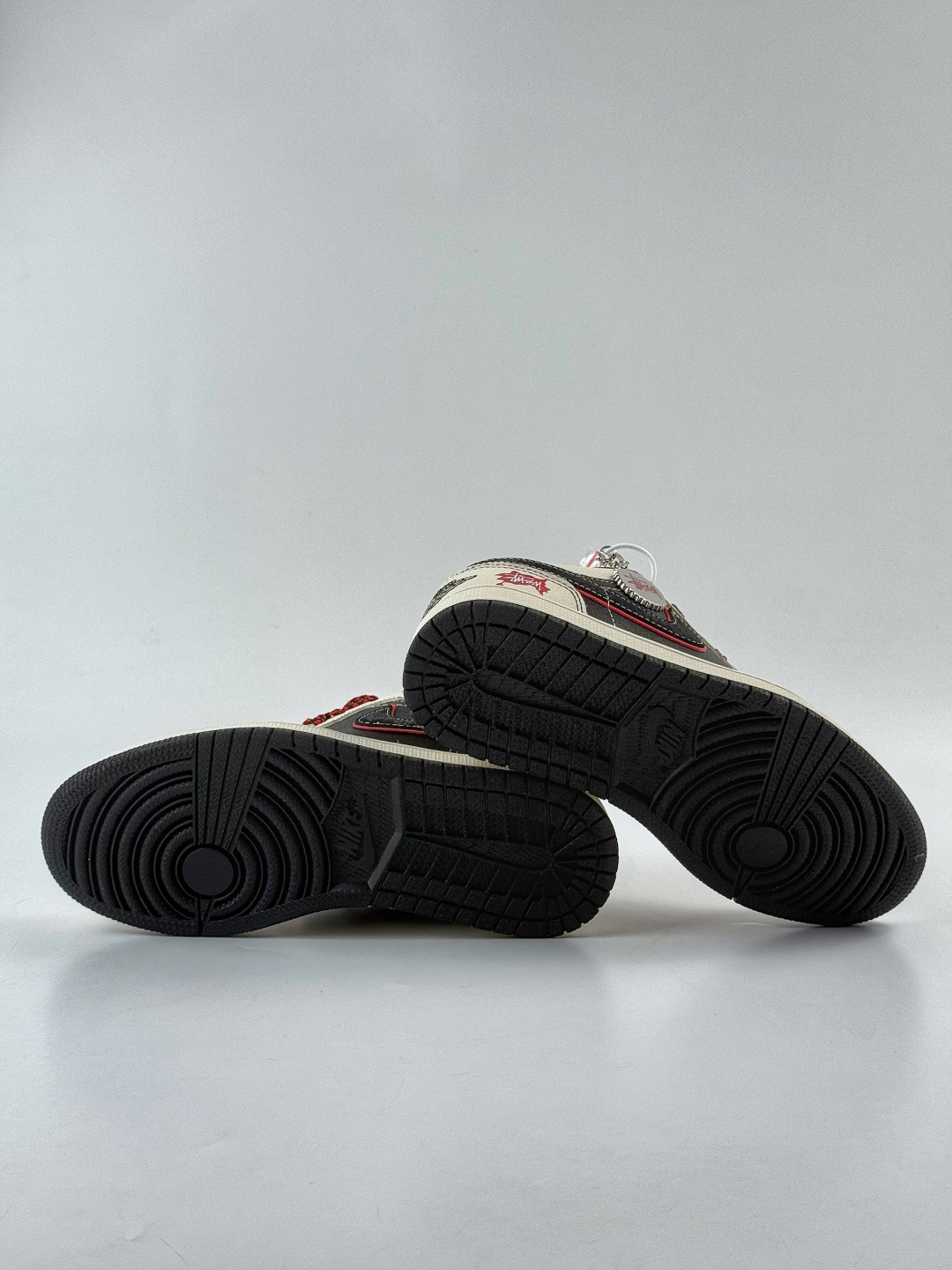 Nike Jordan Air Jordan 1 x Stussy 白黑红小勾满天星 QG1988-013