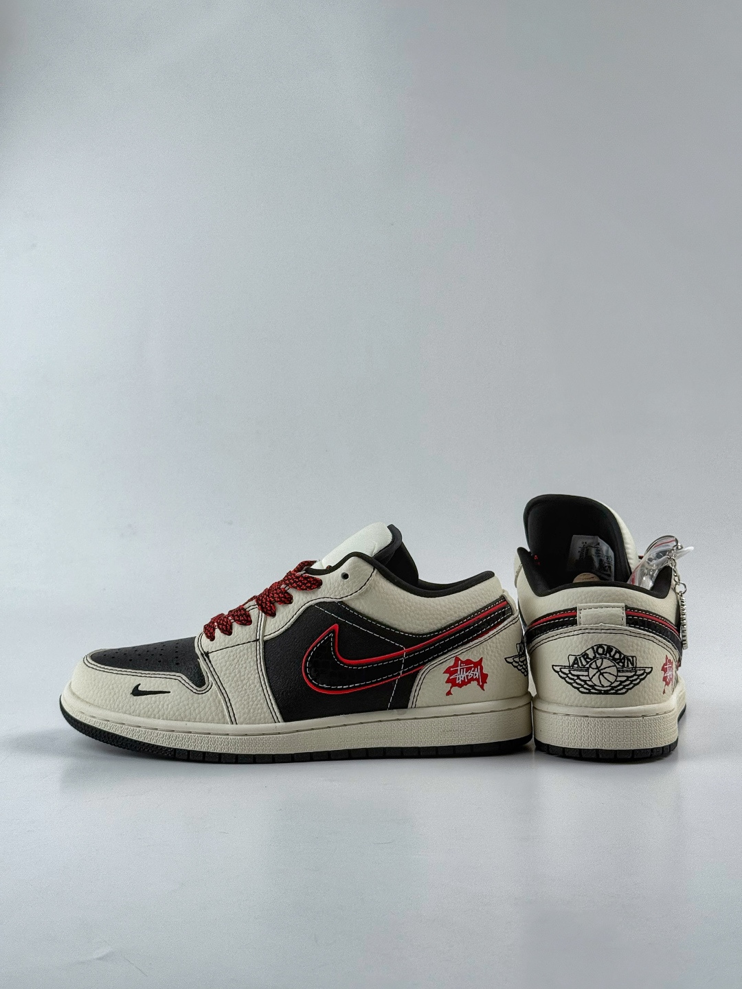 Nike Jordan Air Jordan 1 x Stussy 白黑红小勾满天星 QG1988-013
