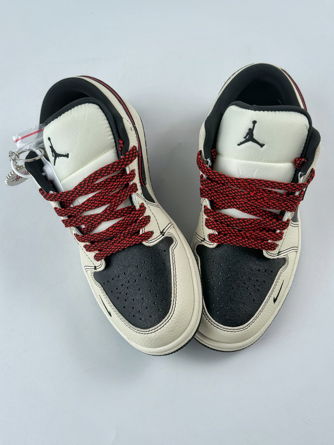 Nike Jordan Air Jordan 1 x Stussy 白黑红小勾满天星 QG1988-013