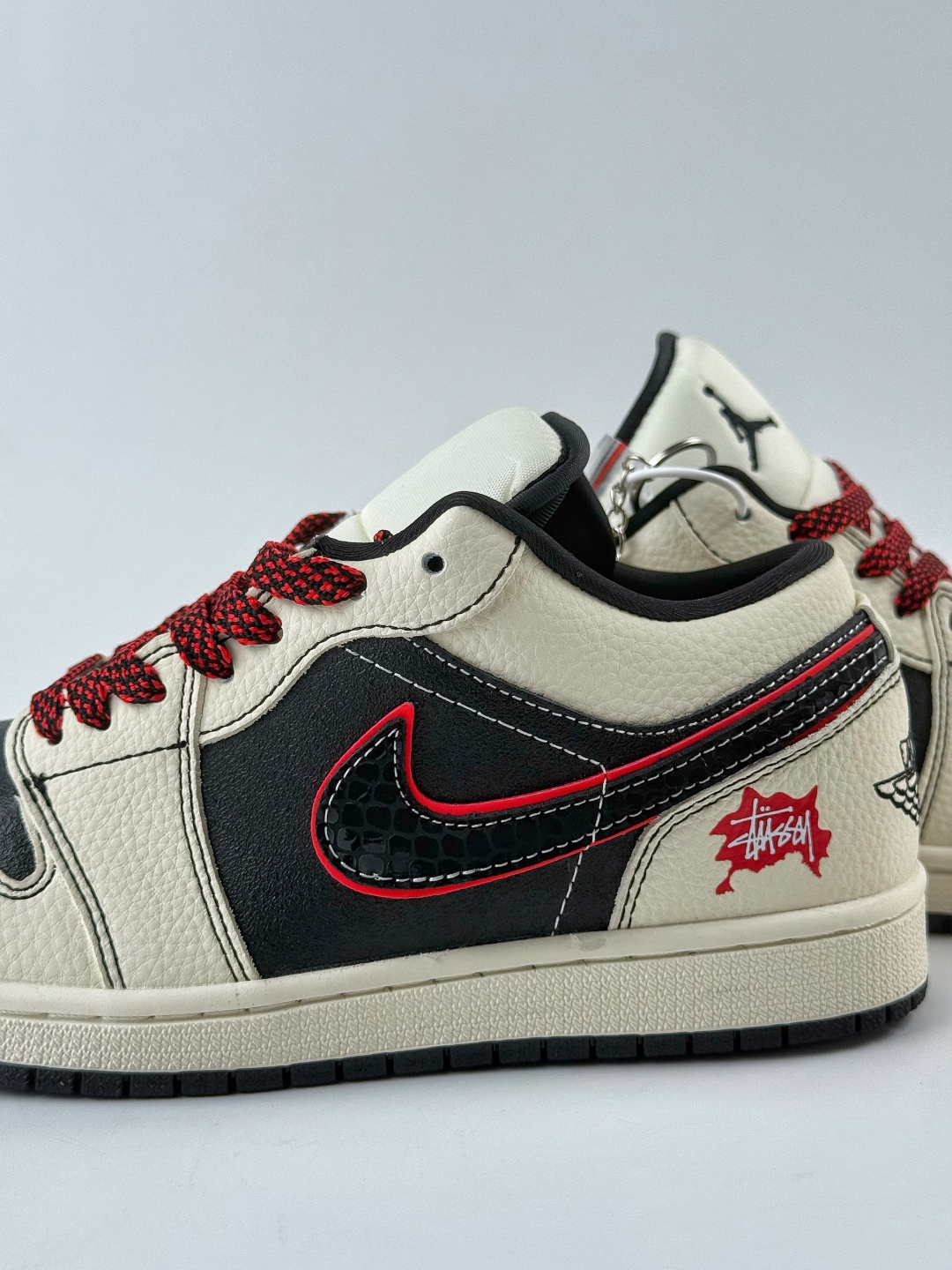 Nike Jordan Air Jordan 1 x Stussy 白黑红小勾满天星 QG1988-013
