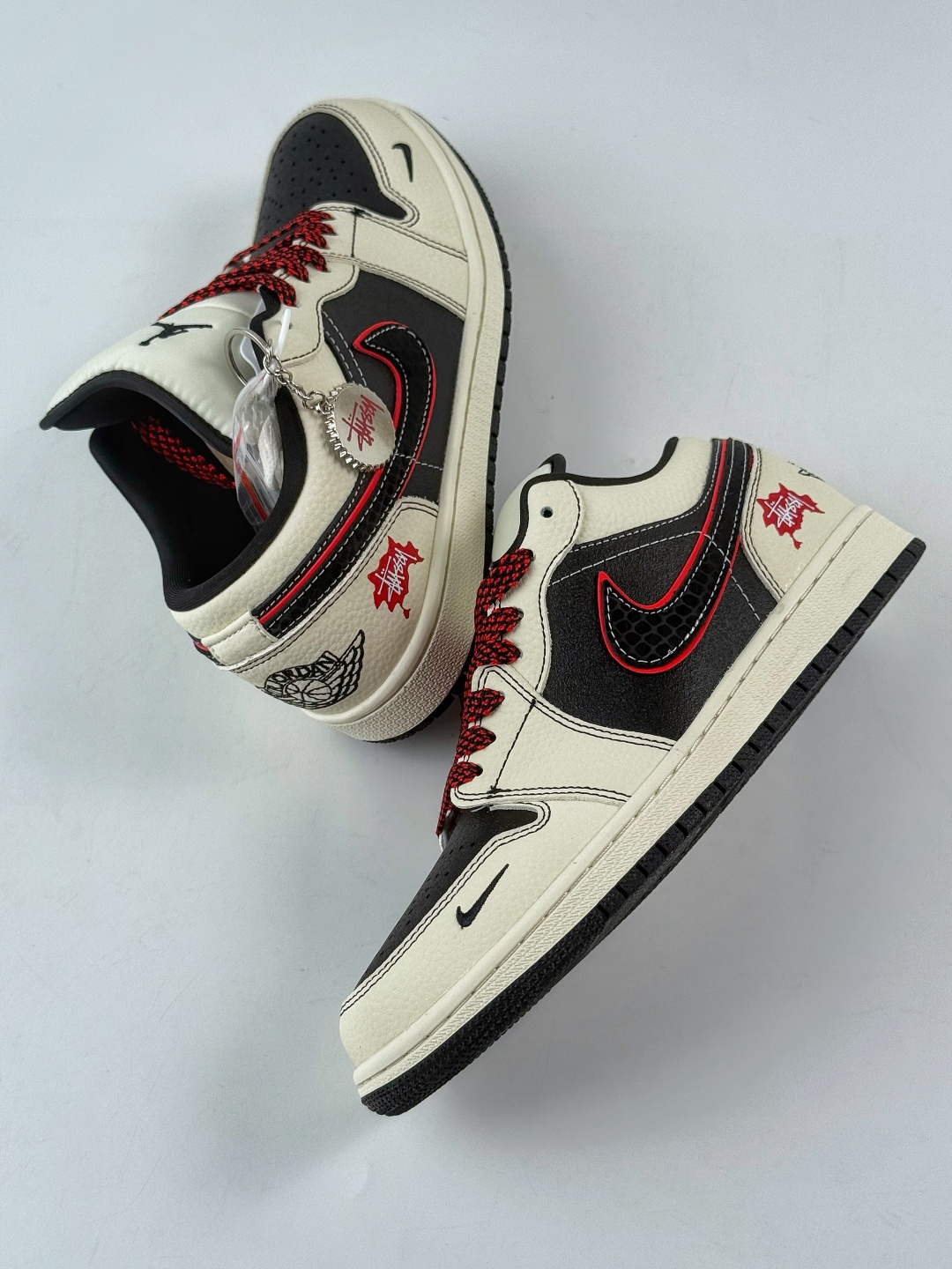 Nike Jordan Air Jordan 1 x Stussy 白黑红小勾满天星 QG1988-013