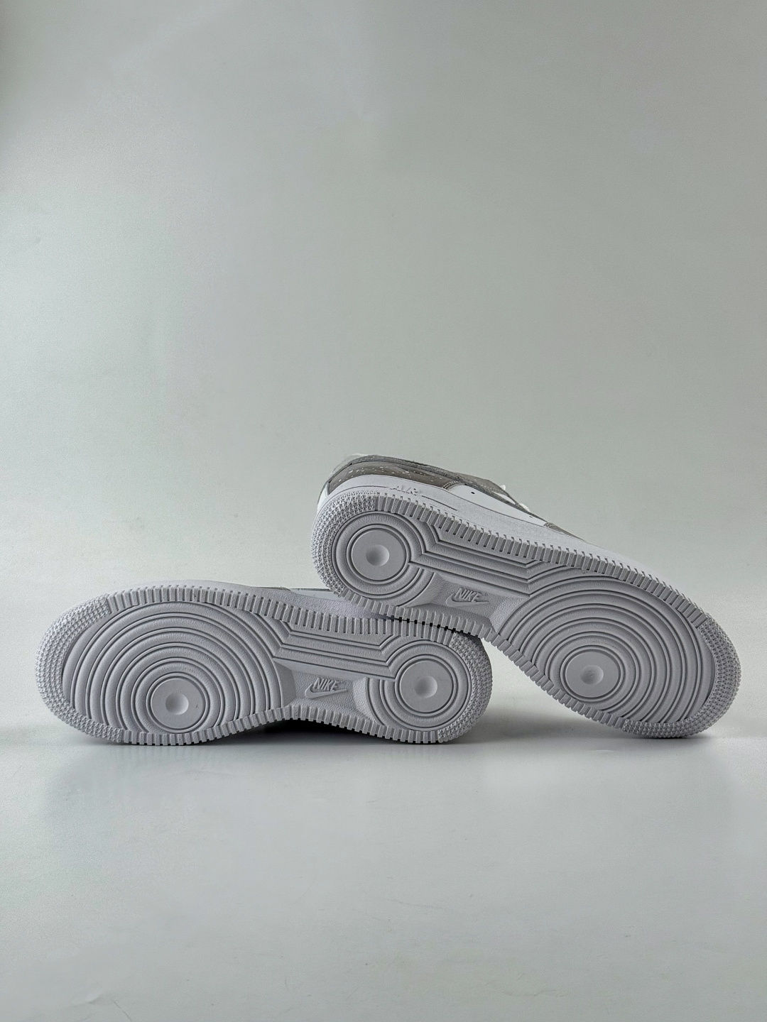 Nike Air Force 1 Low 07 灰白 ZH0316-131-莆田鞋,莆田鞋货源,高仿鞋,高仿鞋货源,安福档口,莆田高仿鞋,莆田鞋批发,高仿鞋批发,莆田高仿运动鞋,高仿运动鞋,莆田运动鞋 Nike Air Force 1 Low 07 灰白 ZH0316-131