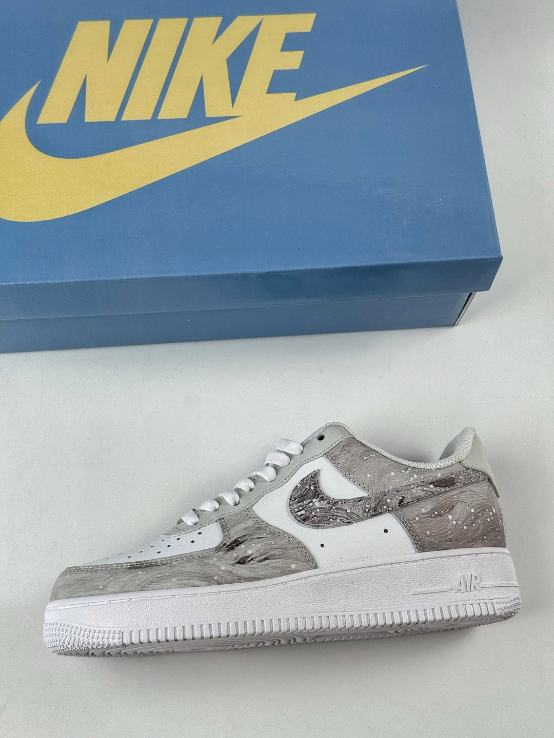 Nike Air Force 1 Low 07 灰白 ZH0316-131-莆田鞋,莆田鞋货源,高仿鞋,高仿鞋货源,安福档口,莆田高仿鞋,莆田鞋批发,高仿鞋批发,莆田高仿运动鞋,高仿运动鞋,莆田运动鞋 Nike Air Force 1 Low 07 灰白 ZH0316-131