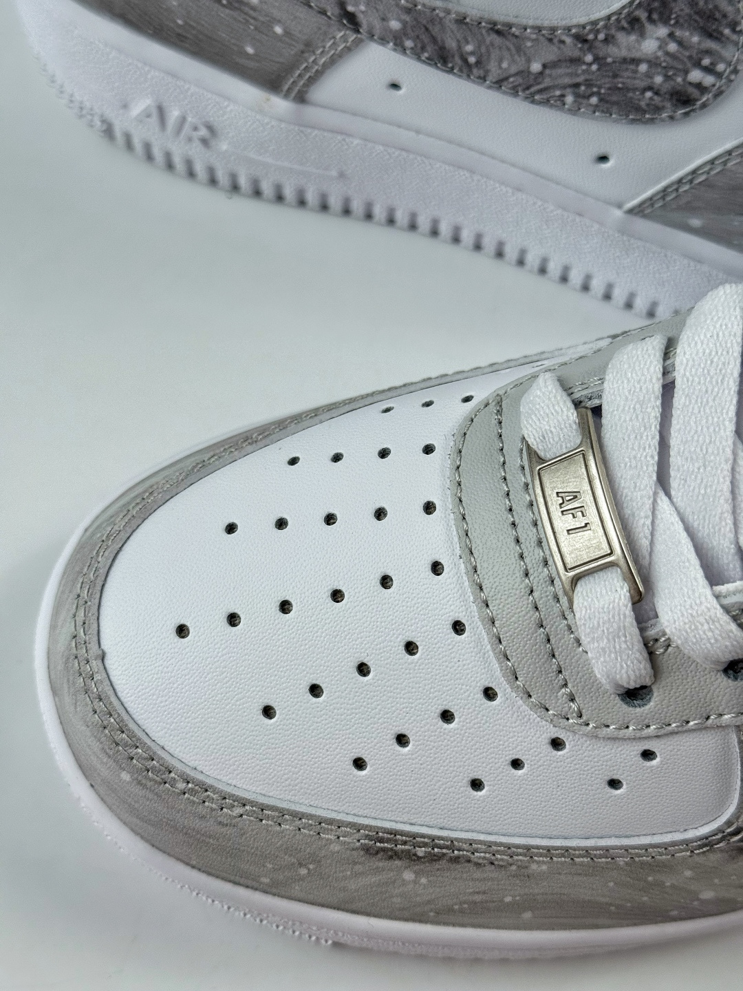 Nike Air Force 1 Low 07 灰白 ZH0316-131-莆田鞋,莆田鞋货源,高仿鞋,高仿鞋货源,安福档口,莆田高仿鞋,莆田鞋批发,高仿鞋批发,莆田高仿运动鞋,高仿运动鞋,莆田运动鞋 Nike Air Force 1 Low 07 灰白 ZH0316-131