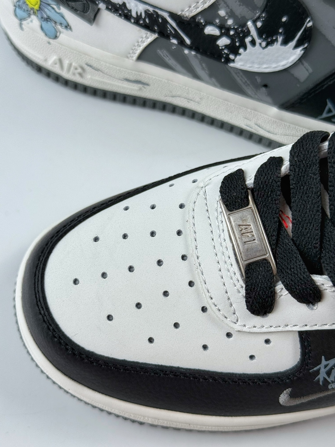 Nike Air Force 1 Low 07 黑灰涂鸦向日葵小勾 DB3301-606-莆田鞋,莆田鞋货源,高仿鞋,高仿鞋货源,安福档口,莆田高仿鞋,莆田鞋批发,高仿鞋批发,莆田高仿运动鞋,高仿运动鞋,莆田运动鞋 Nike Air Force 1 Low 07 黑灰涂鸦向日葵小勾 DB3301-606