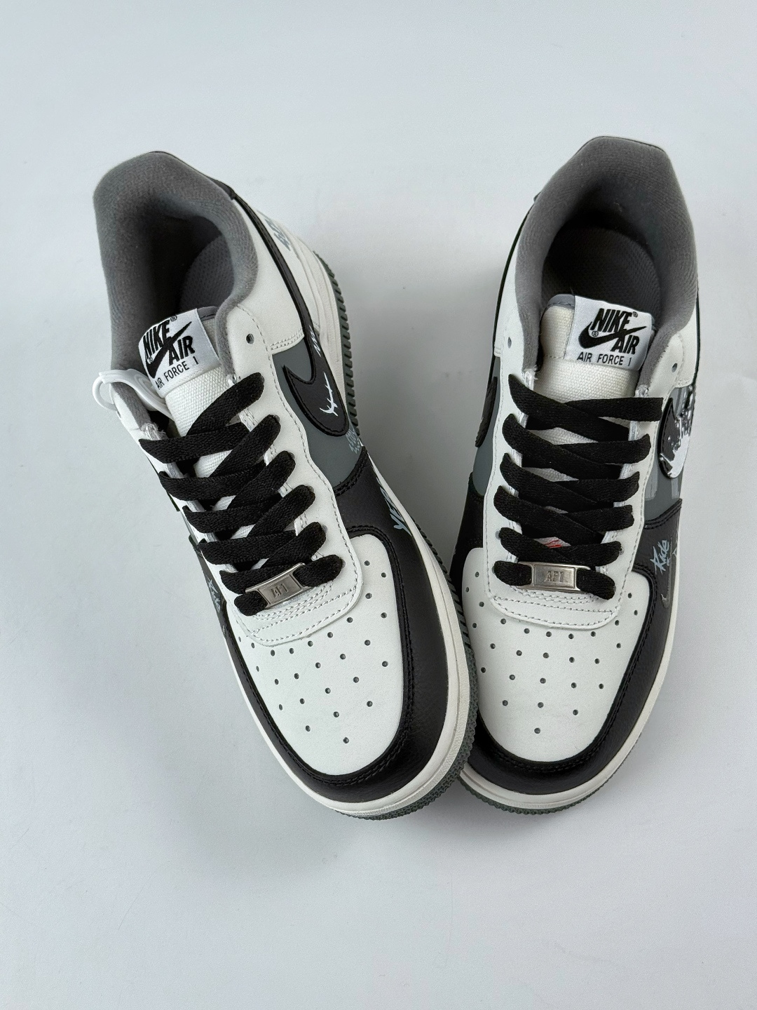 Nike Air Force 1 Low 07 黑灰涂鸦向日葵小勾 DB3301-606-莆田鞋,莆田鞋货源,高仿鞋,高仿鞋货源,安福档口,莆田高仿鞋,莆田鞋批发,高仿鞋批发,莆田高仿运动鞋,高仿运动鞋,莆田运动鞋 Nike Air Force 1 Low 07 黑灰涂鸦向日葵小勾 DB3301-606