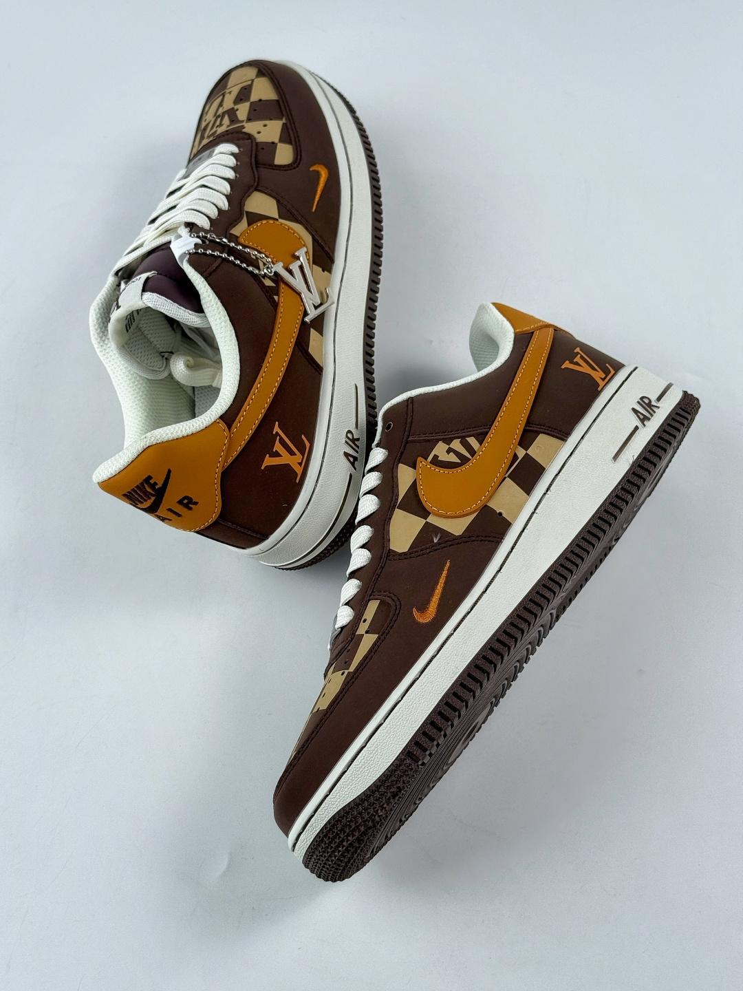 Nike Air Force 1 Low 07 x Louis Vuitton 棕白小勾 NH0601-576 Nike Air Force 1 Low 07 x Louis Vuitton 棕白小勾 NH0601-576