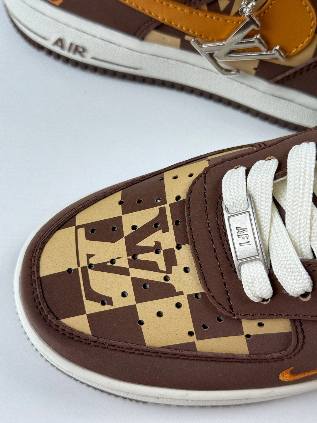Nike Air Force 1 Low 07 x Louis Vuitton 棕白小勾 NH0601-576 Nike Air Force 1 Low 07 x Louis Vuitton 棕白小勾 NH0601-576