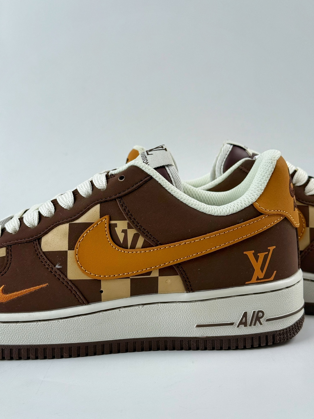 Nike Air Force 1 Low 07 x Louis Vuitton 棕白小勾 NH0601-576 Nike Air Force 1 Low 07 x Louis Vuitton 棕白小勾 NH0601-576