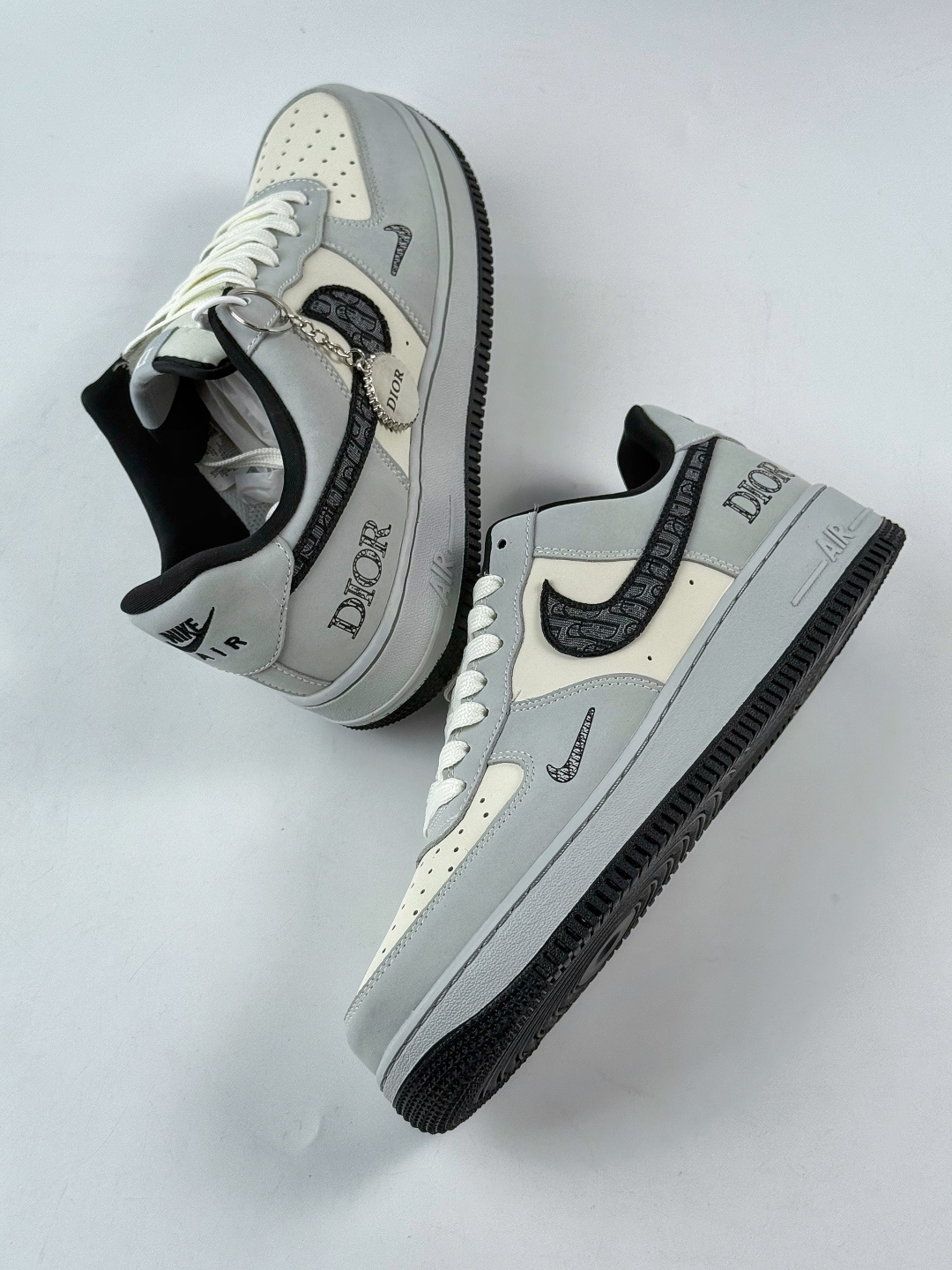 Nike Air Force 1 Low 07 x DIOR 灰白小勾 BK0188-081-莆田鞋,莆田鞋货源,高仿鞋,高仿鞋货源,安福档口,莆田高仿鞋,莆田鞋批发,高仿鞋批发,莆田高仿运动鞋,高仿运动鞋,莆田运动鞋 Nike Air Force 1 Low 07 x DIOR 灰白小勾 BK0188-081