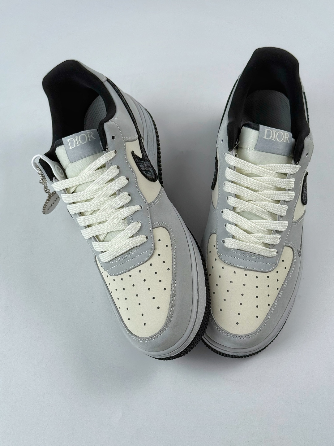Nike Air Force 1 Low 07 x DIOR 灰白小勾 BK0188-081-莆田鞋,莆田鞋货源,高仿鞋,高仿鞋货源,安福档口,莆田高仿鞋,莆田鞋批发,高仿鞋批发,莆田高仿运动鞋,高仿运动鞋,莆田运动鞋 Nike Air Force 1 Low 07 x DIOR 灰白小勾 BK0188-081