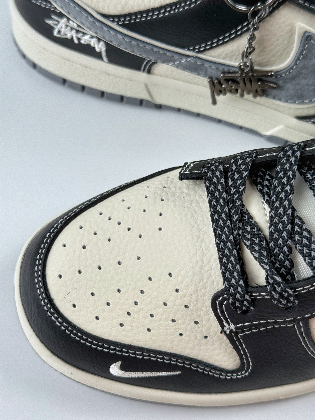 Nike SB Dunk Low x Stussy 黑白灰小勾满天星 DN3168-003