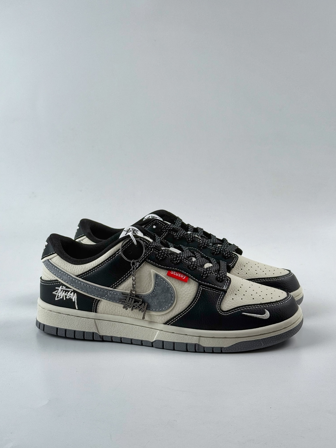Nike SB Dunk Low x Stussy 黑白灰小勾满天星 DN3168-003