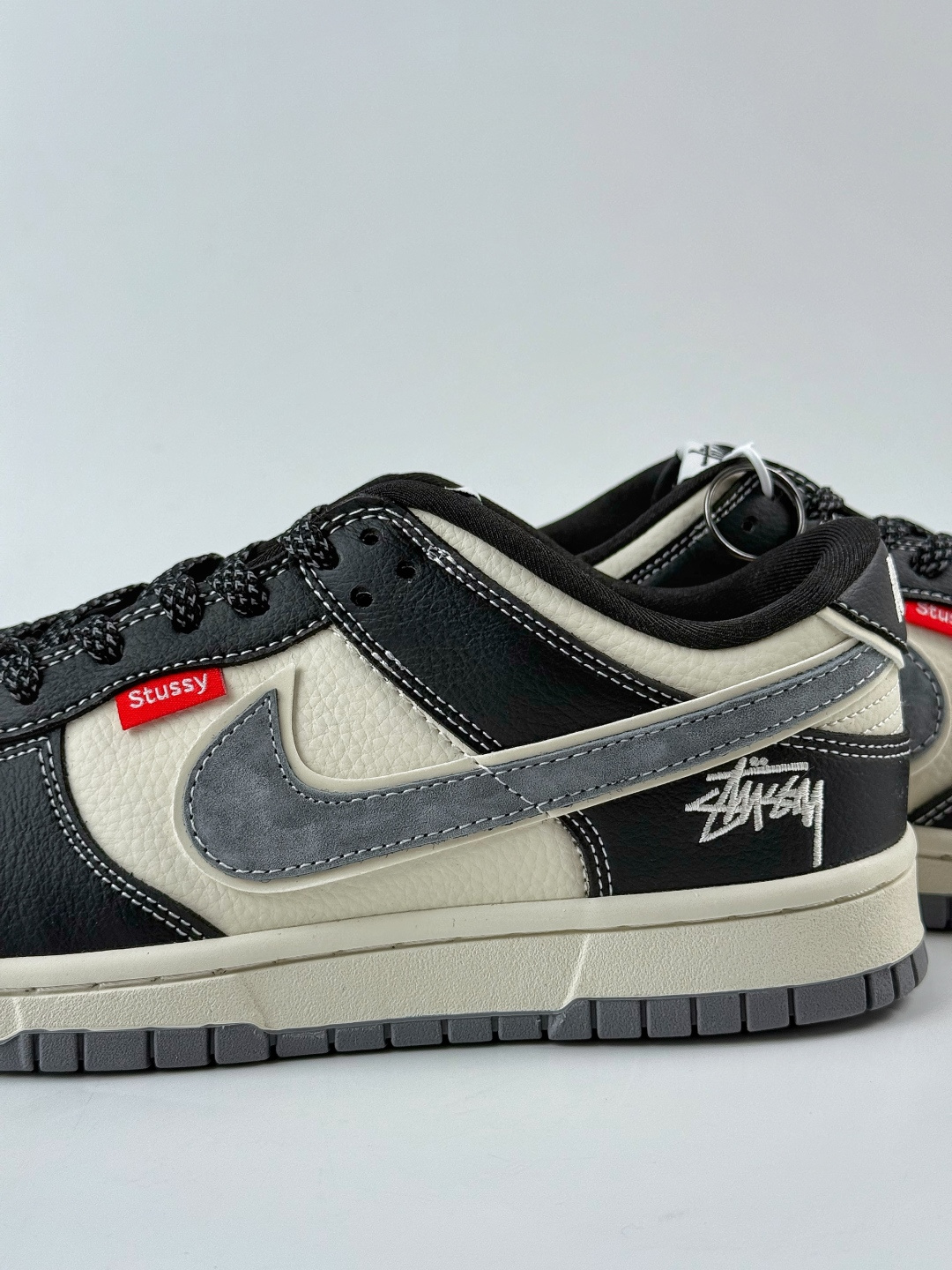 Nike SB Dunk Low x Stussy 黑白灰小勾满天星 DN3168-003