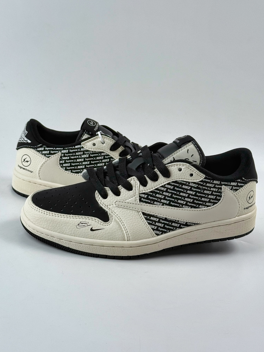 Travis Scott x Nike Air Jordan 1 Low x Fragment Design Air Jordan 1 Low 反转白黑小勾闪电倒钩 纯原版本 XD0798-311 Travis Scott x Nike Air Jordan 1 Low x Fragment Design Air Jordan 1 Low 反转白黑小勾闪电倒钩 纯原版本 XD0798-311