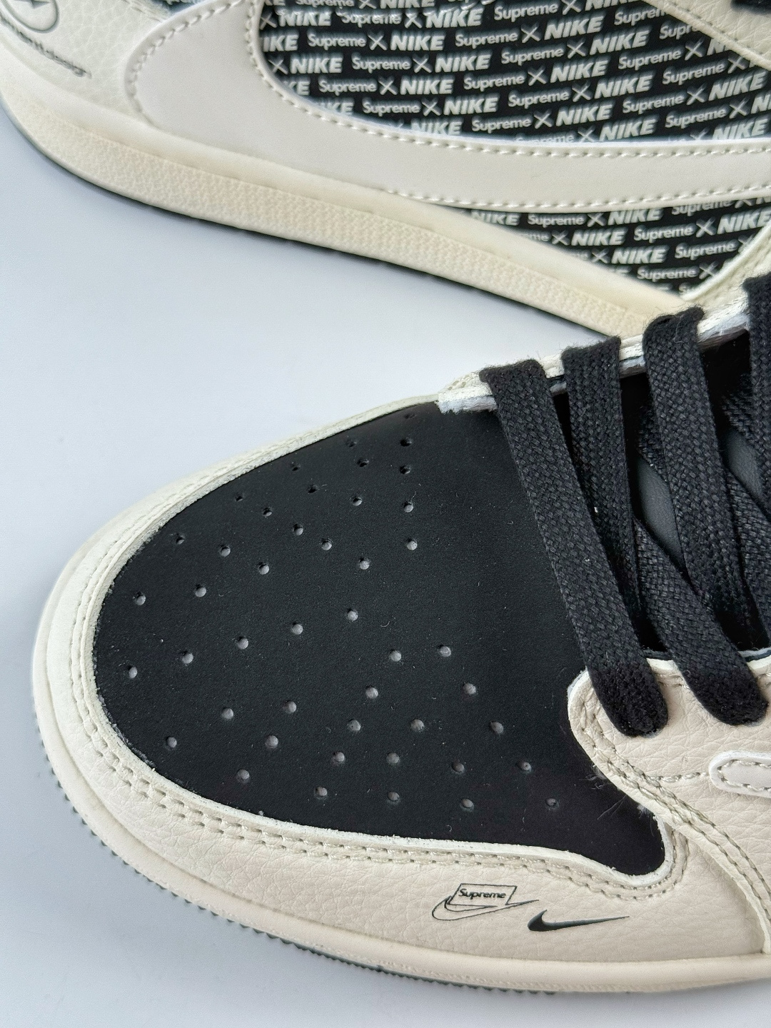 Travis Scott x Nike Air Jordan 1 Low x Fragment Design Air Jordan 1 Low 反转白黑小勾闪电倒钩 纯原版本 XD0798-311 Travis Scott x Nike Air Jordan 1 Low x Fragment Design Air Jordan 1 Low 反转白黑小勾闪电倒钩 纯原版本 XD0798-311