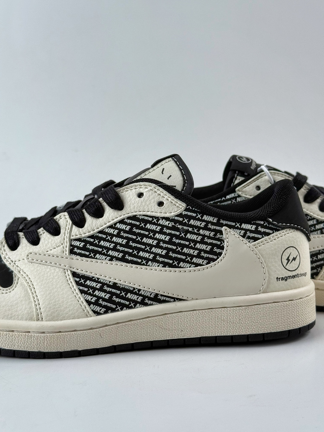 Travis Scott x Nike Air Jordan 1 Low x Fragment Design Air Jordan 1 Low 反转白黑小勾闪电倒钩 纯原版本 XD0798-311 Travis Scott x Nike Air Jordan 1 Low x Fragment Design Air Jordan 1 Low 反转白黑小勾闪电倒钩 纯原版本 XD0798-311