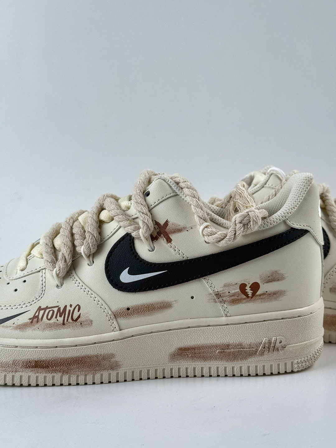 Nike Air Force 1 Low 07 氧化浸染 棕色涂鸦 米白小勾 CD6951-153-莆田鞋,莆田鞋货源,高仿鞋,高仿鞋货源,安福档口,莆田高仿鞋,莆田鞋批发,高仿鞋批发,莆田高仿运动鞋,高仿运动鞋,莆田运动鞋 Nike Air Force 1 Low 07 氧化浸染 棕色涂鸦 米白小勾 CD6951-153