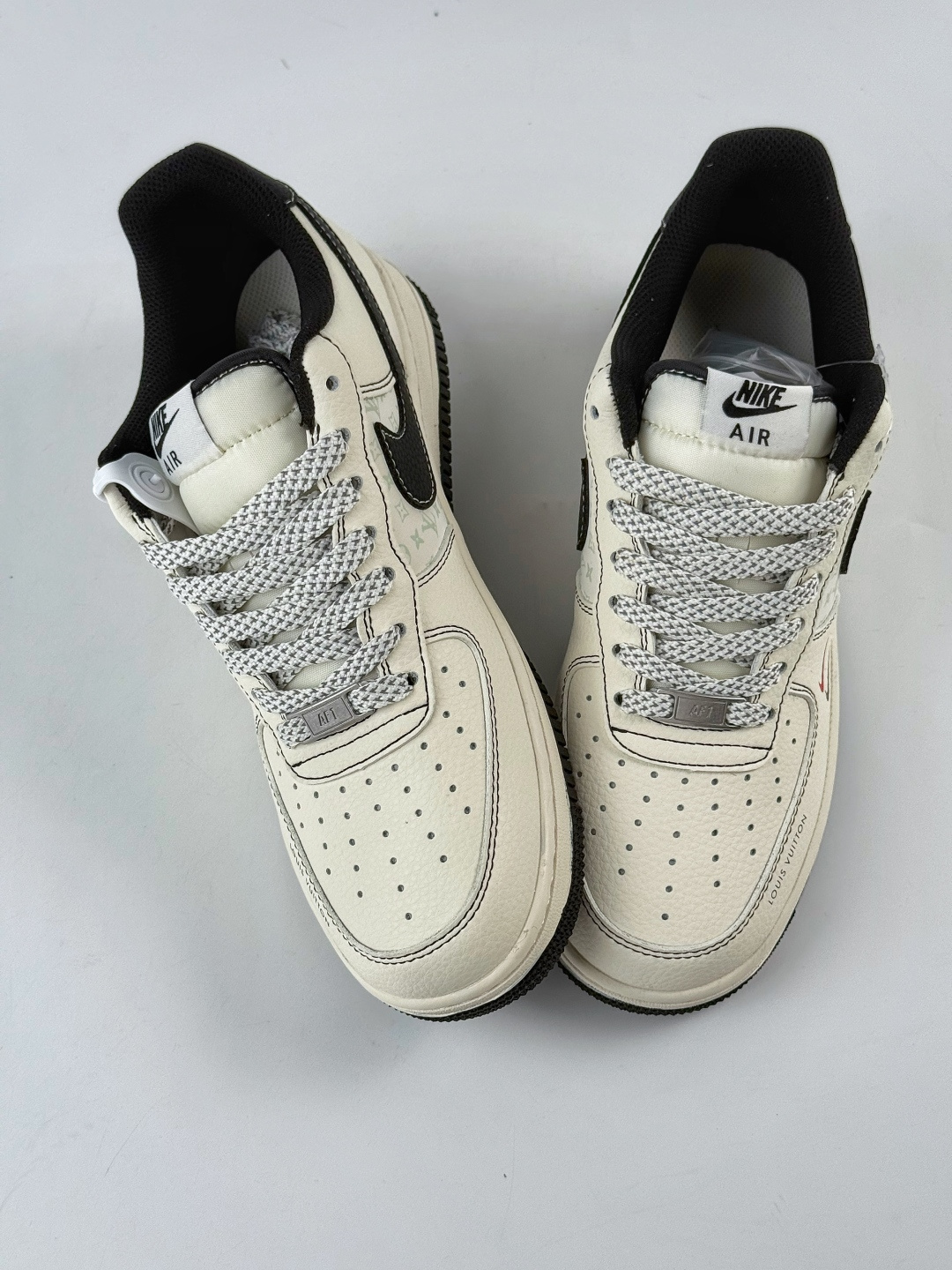 Nike Air Force 1 Low 07 x Louis Vuitton 白黑双小勾满天星 MZ9588-812