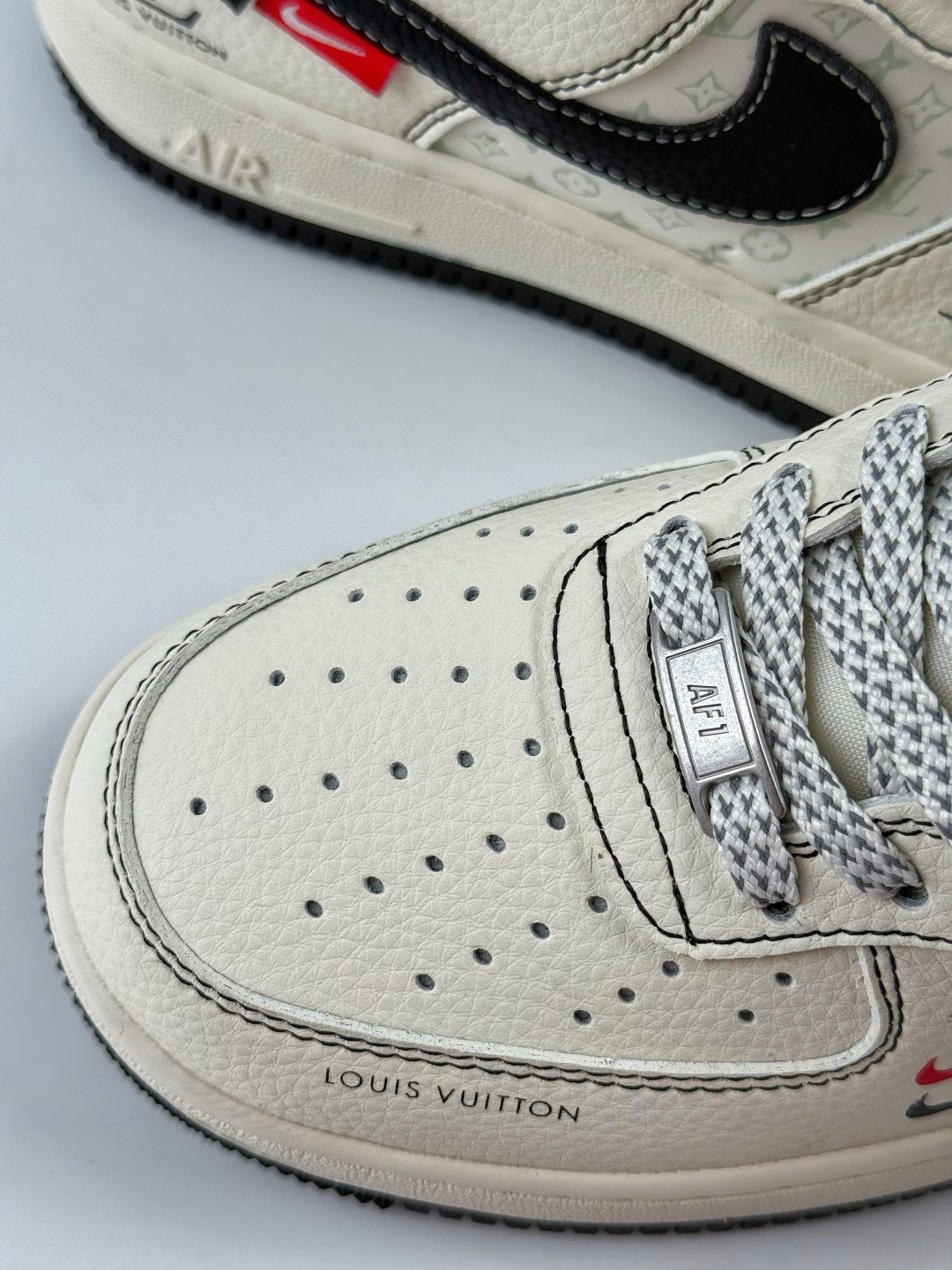 Nike Air Force 1 Low 07 x Louis Vuitton 白黑双小勾满天星 MZ9588-812