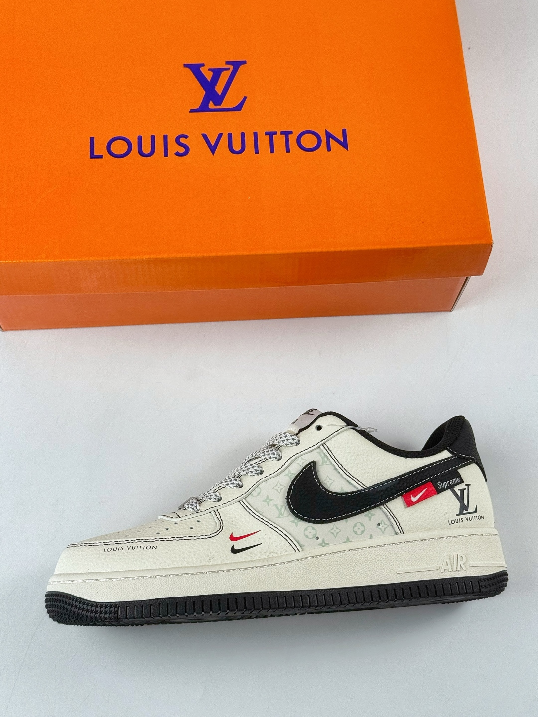 Nike Air Force 1 Low 07 x Louis Vuitton 白黑双小勾满天星 MZ9588-812