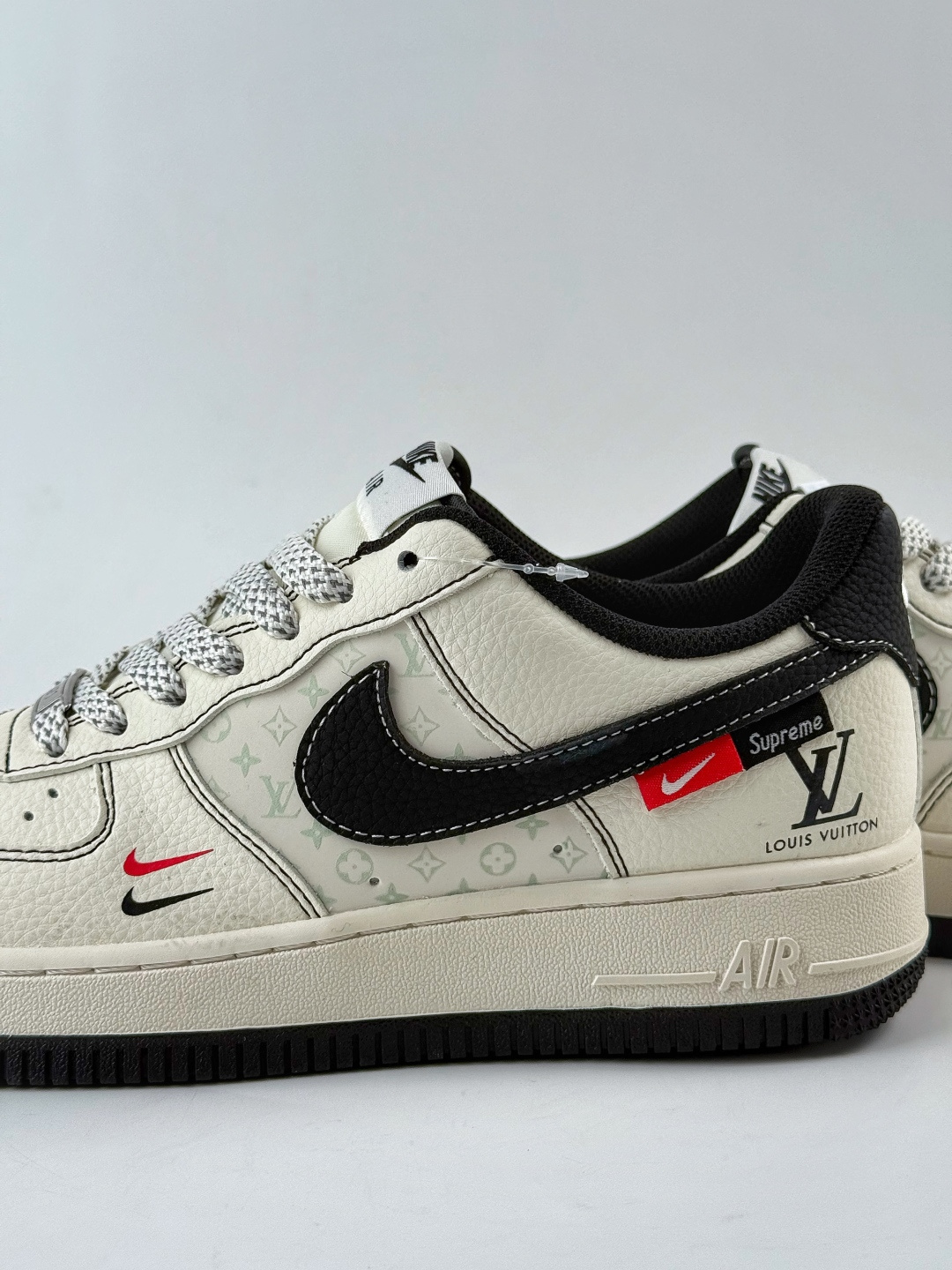 Nike Air Force 1 Low 07 x Louis Vuitton 白黑双小勾满天星 MZ9588-812