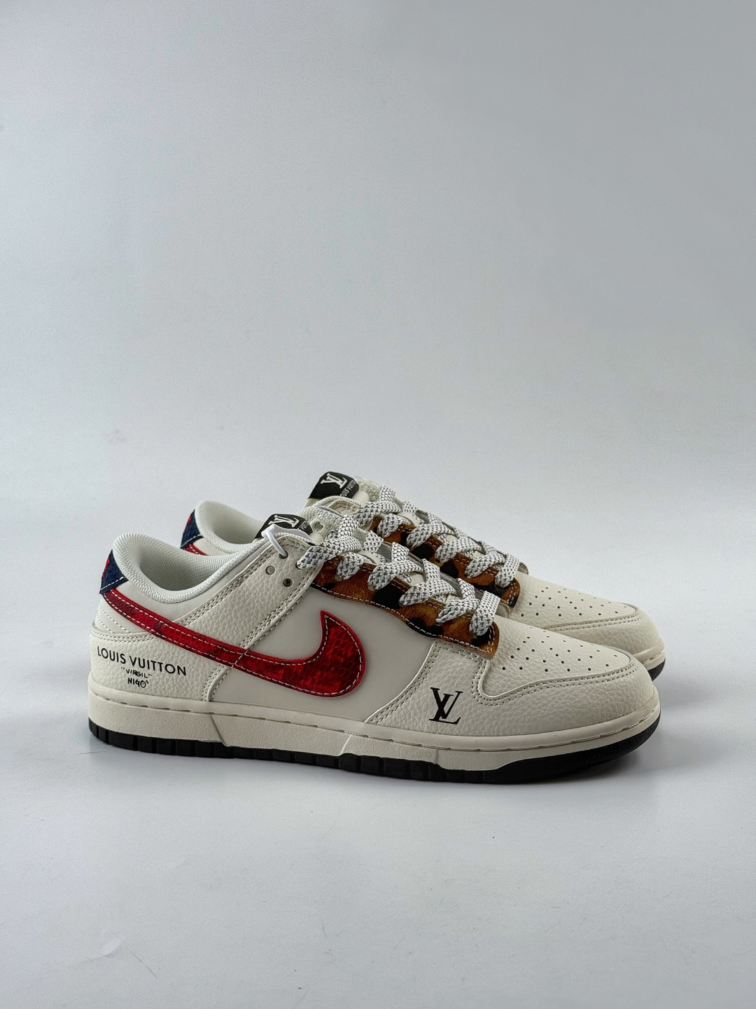 Nike SB Dunk Low x Louis Vuitton 白红满天星 XS6089-627-莆田鞋,莆田鞋货源,高仿鞋,高仿鞋货源,安福档口,莆田高仿鞋,莆田鞋批发,高仿鞋批发,莆田高仿运动鞋,高仿运动鞋,莆田运动鞋 Nike SB Dunk Low x Louis Vuitton 白红满天星 XS6089-627