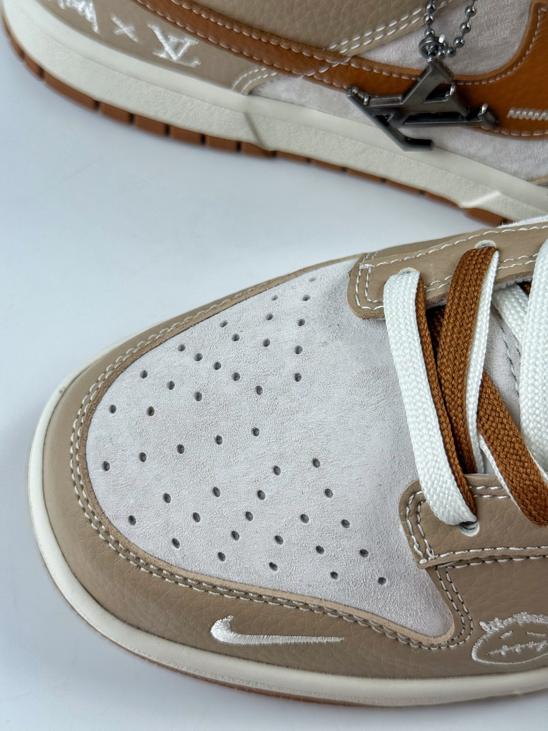 230 Nike SB Dunk Low x Stussy x Louis Vuitton 棕灰小勾 SG6688-005-Chinese UA Cheap High Quatity Brand Clothes Bags handbags Sneakers wholesale wholesaler seller from China Factory suppliers Fashion Clothing Shoes best Quality Beautiful Price 230 Nike SB Dunk Low x Stussy x Louis Vuitton 棕灰小勾 SG6688-005