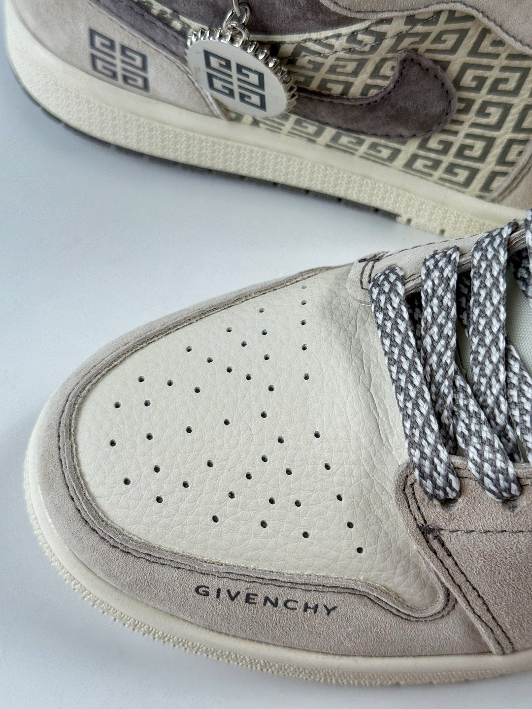 230 Nike Jordan Air Jordan 1 x GIVENCHY 棕白满天星 LD8888-008-Chinese UA Cheap High Quatity Brand Clothes Bags handbags Sneakers wholesale wholesaler seller from China Factory suppliers Fashion Clothing Shoes best Quality Beautiful Price 230 Nike Jordan Air Jordan 1 x GIVENCHY 棕白满天星 LD8888-008