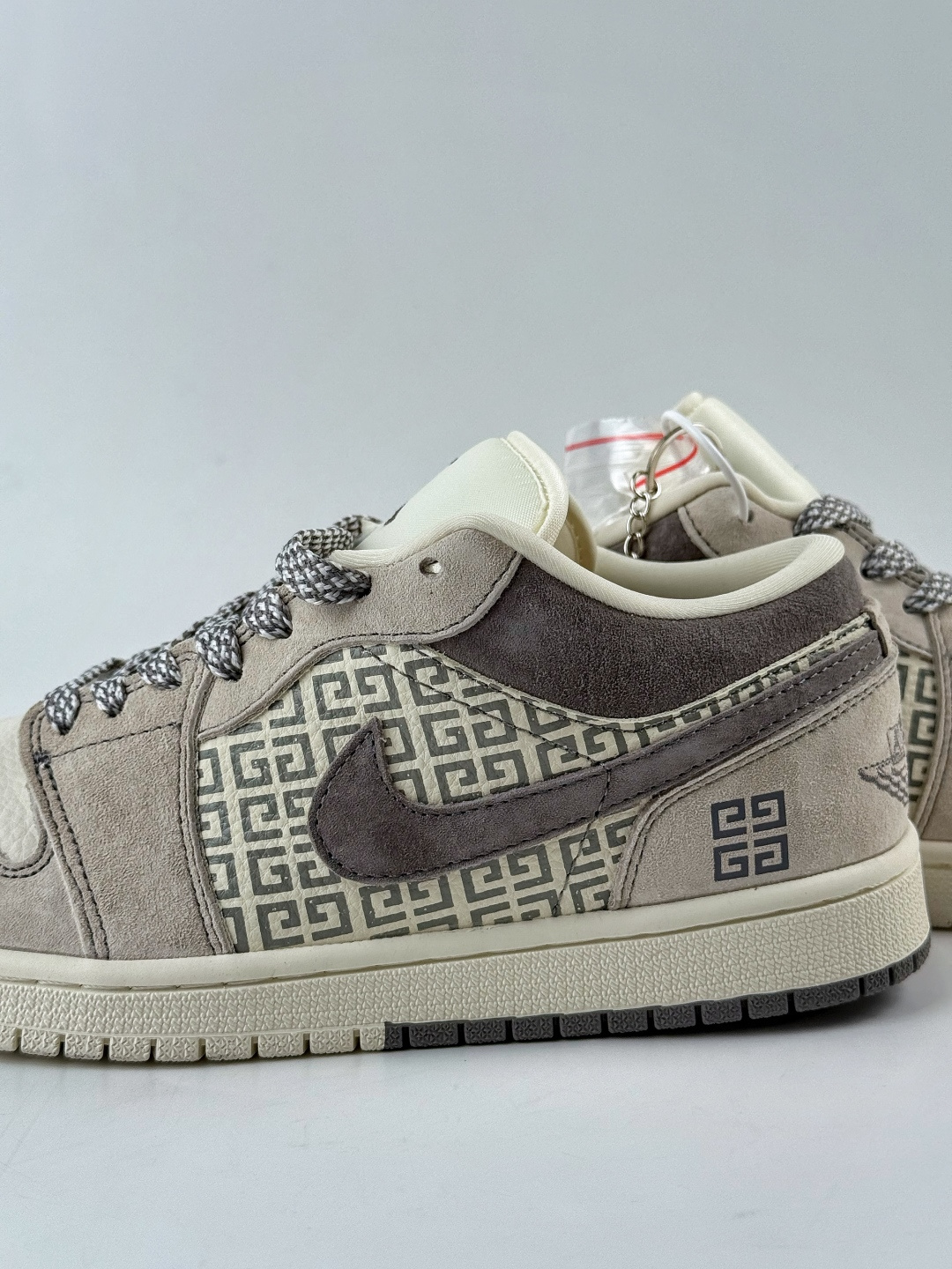 230 Nike Jordan Air Jordan 1 x GIVENCHY 棕白满天星 LD8888-008-Chinese UA Cheap High Quatity Brand Clothes Bags handbags Sneakers wholesale wholesaler seller from China Factory suppliers Fashion Clothing Shoes best Quality Beautiful Price 230 Nike Jordan Air Jordan 1 x GIVENCHY 棕白满天星 LD8888-008