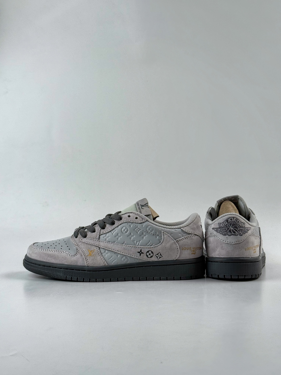 230 Travis Scott x Nike Air Jordan 1 Low x Louis Vuitton Air Jordan 1 Low 反转灰棕倒钩 纯原版本 DZ5899-040-Chinese UA Cheap High Quatity Brand Clothes Bags handbags Sneakers wholesale wholesaler seller from China Factory suppliers Fashion Clothing Shoes best Quality Beautiful Price 230 Travis Scott x Nike Air Jordan 1 Low x Louis Vuitton Air Jordan 1 Low 反转灰棕倒钩 纯原版本 DZ5899-040