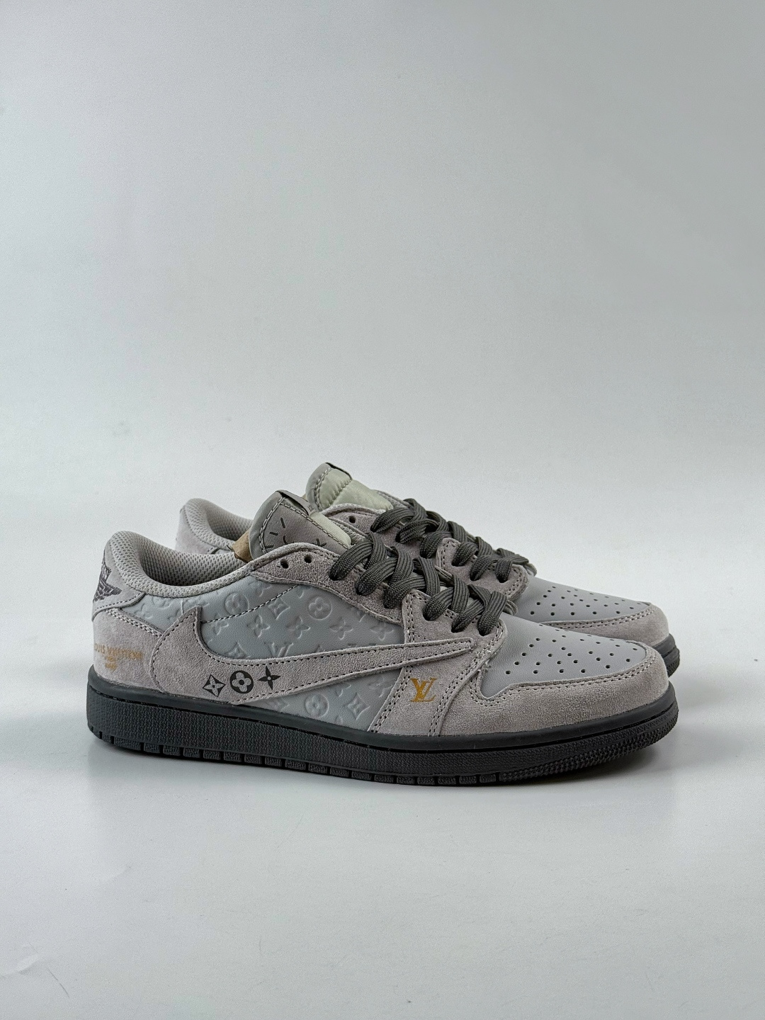 230 Travis Scott x Nike Air Jordan 1 Low x Louis Vuitton Air Jordan 1 Low 反转灰棕倒钩 纯原版本 DZ5899-040-Chinese UA Cheap High Quatity Brand Clothes Bags handbags Sneakers wholesale wholesaler seller from China Factory suppliers Fashion Clothing Shoes best Quality Beautiful Price 230 Travis Scott x Nike Air Jordan 1 Low x Louis Vuitton Air Jordan 1 Low 反转灰棕倒钩 纯原版本 DZ5899-040