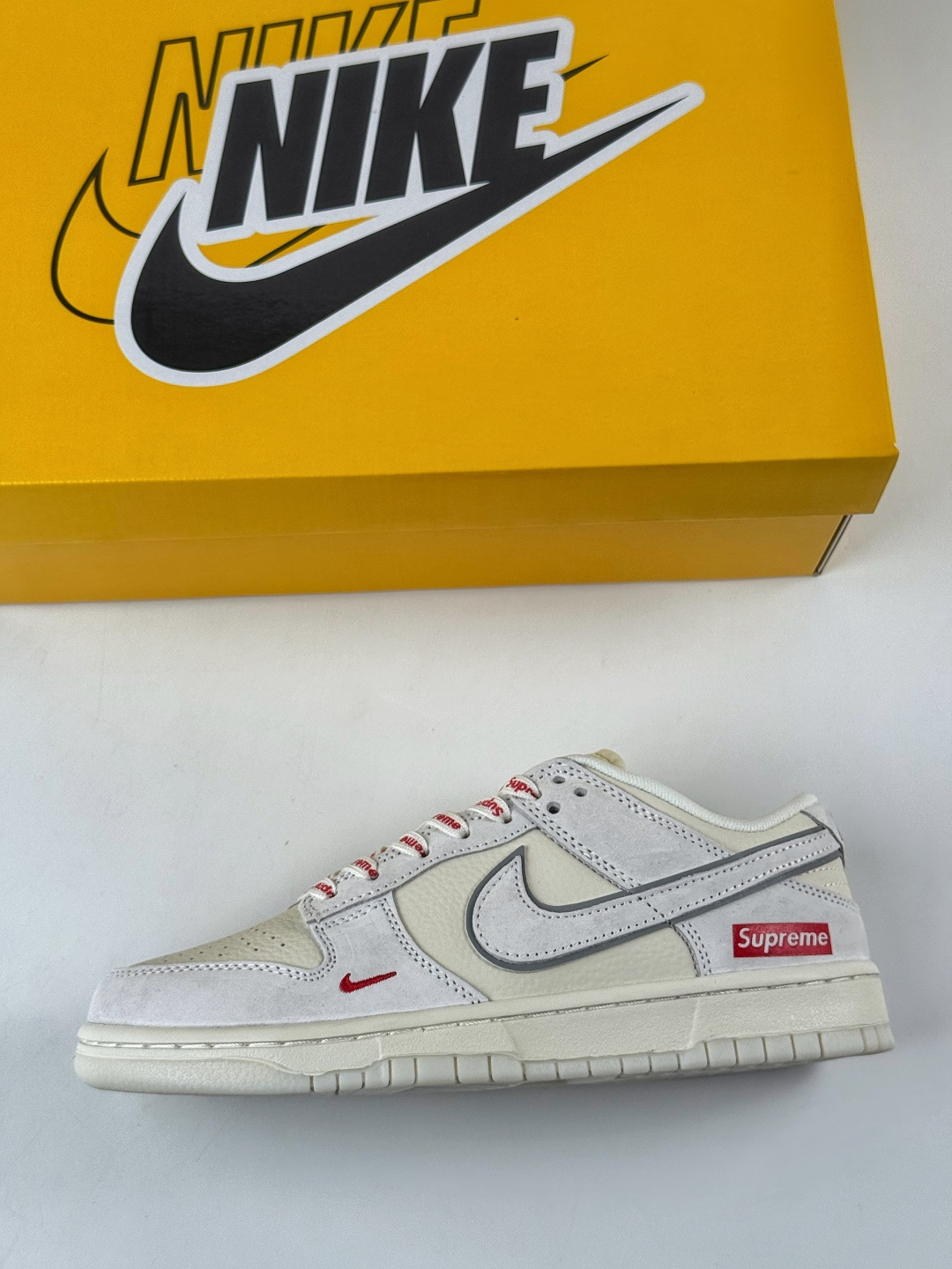 230 Nike SB Dunk Low x Superme 灰白小勾 DN3168-007