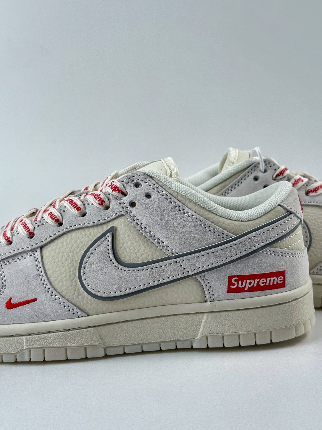 230 Nike SB Dunk Low x Superme 灰白小勾 DN3168-007