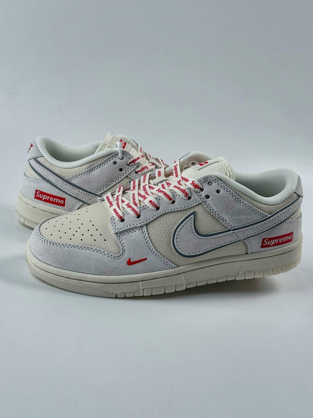 230 Nike SB Dunk Low x Superme 灰白小勾 DN3168-007