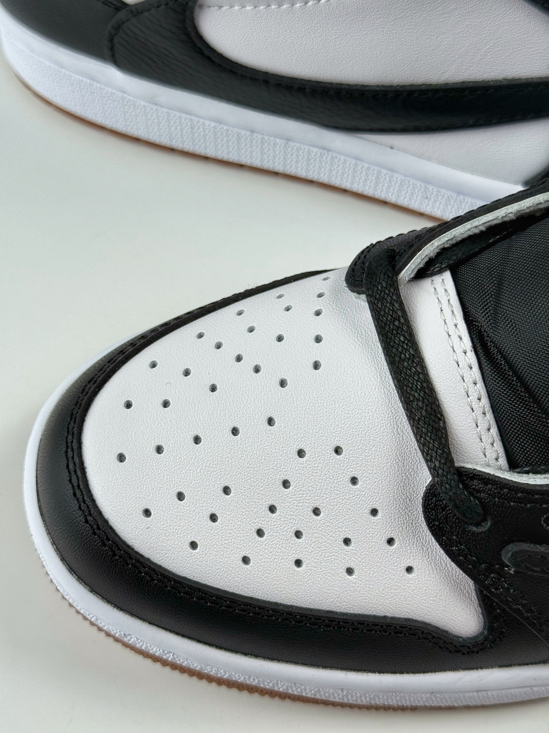 210 Travis Scott x Nike Air Jordan 1 Low Air Jordan 1 Low 黑白倒钩 纯原版本 DZ4137-700-Chinese UA Cheap High Quatity Brand Clothes Bags handbags Sneakers wholesale wholesaler seller from China Factory suppliers Fashion Clothing Shoes best Quality Beautiful Price 210 Travis Scott x Nike Air Jordan 1 Low Air Jordan 1 Low 黑白倒钩 纯原版本 DZ4137-700