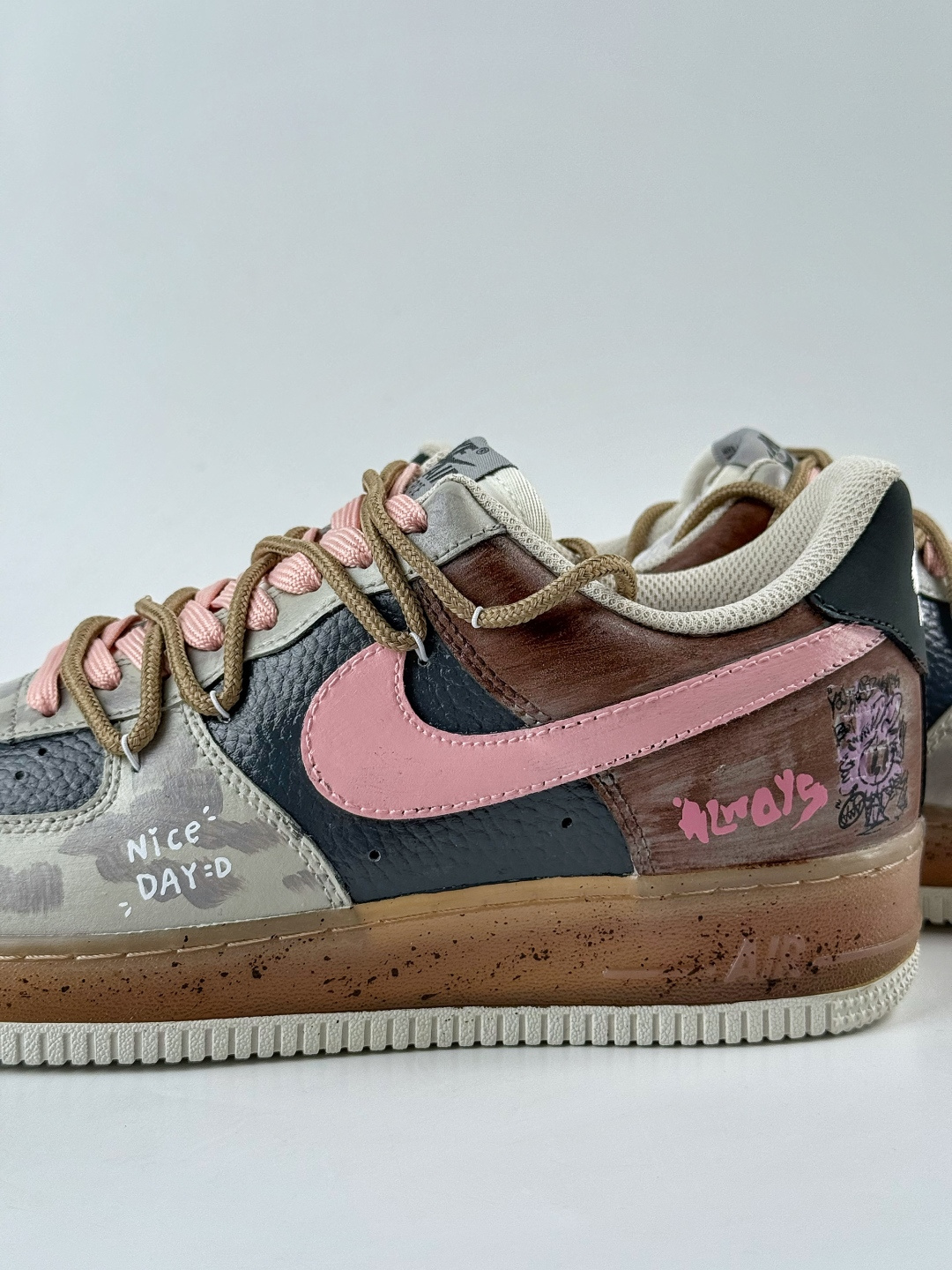 Nike Air Force 1 Low 07 x 灰棕涂鸦牛仔 CW1888-680