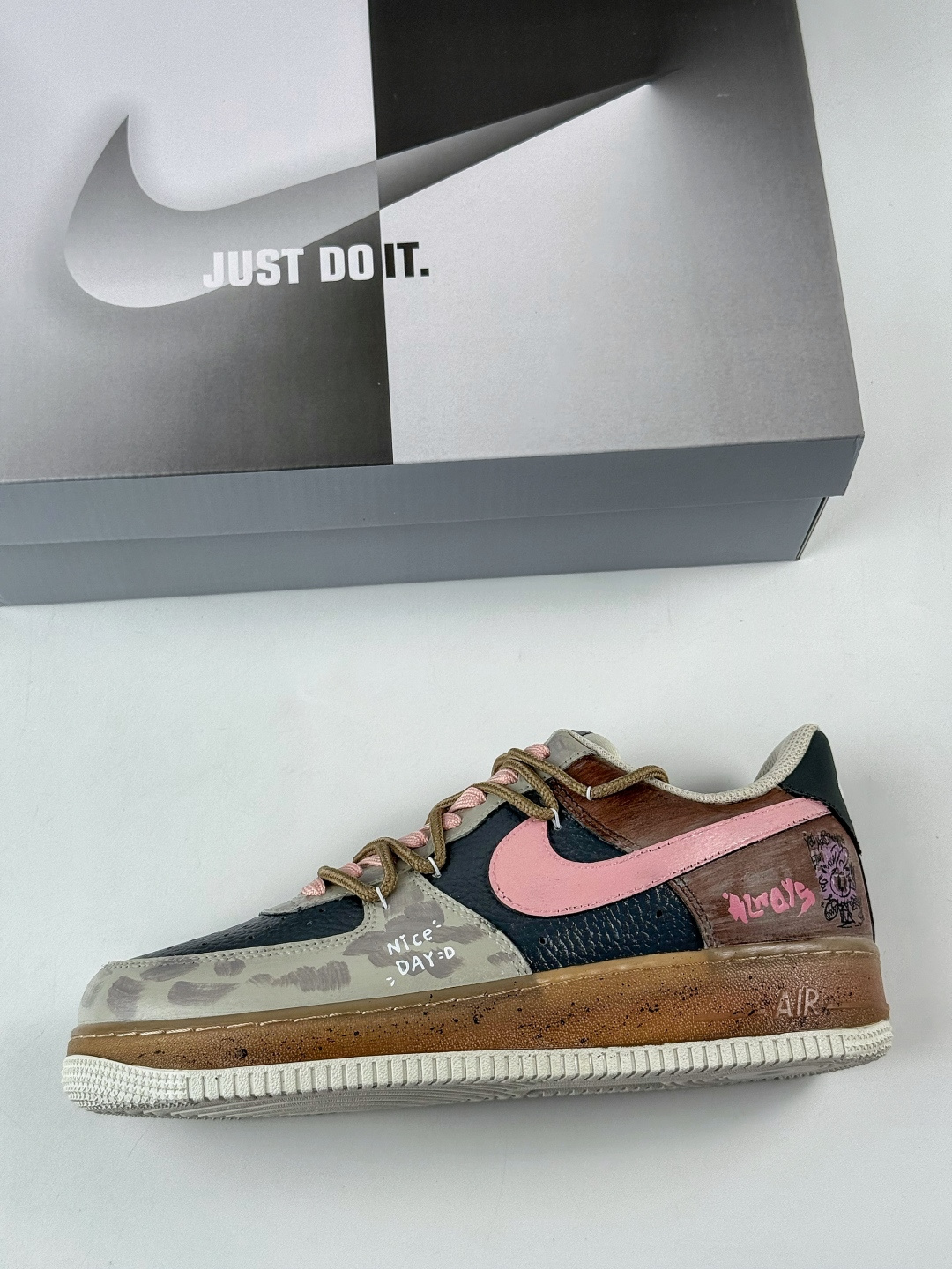 Nike Air Force 1 Low 07 x 灰棕涂鸦牛仔 CW1888-680