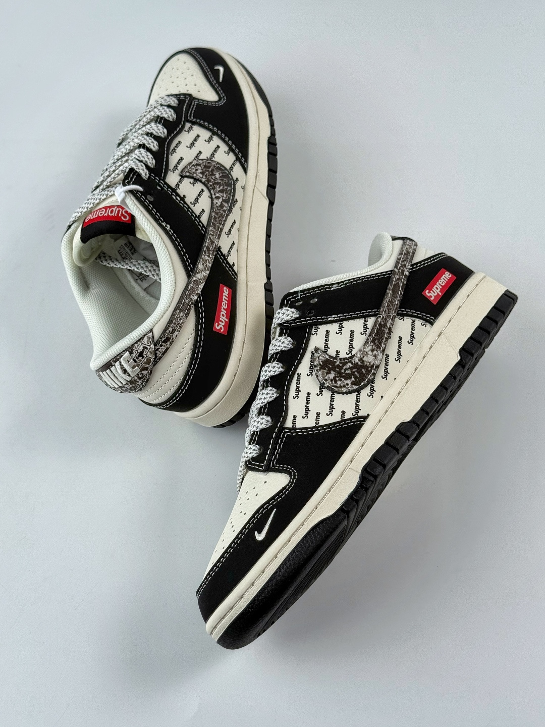 Nike SB Dunk Low x Supreme 黑白小勾满天星 XS6089-624