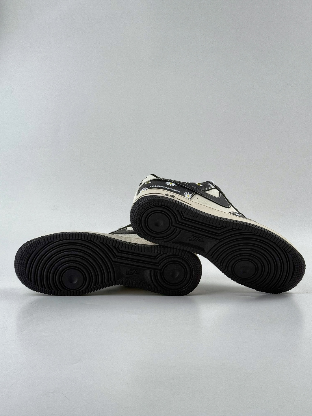 Nike Air Force 1 Low 07 小雏菊 黑白满天星 JP8028-004