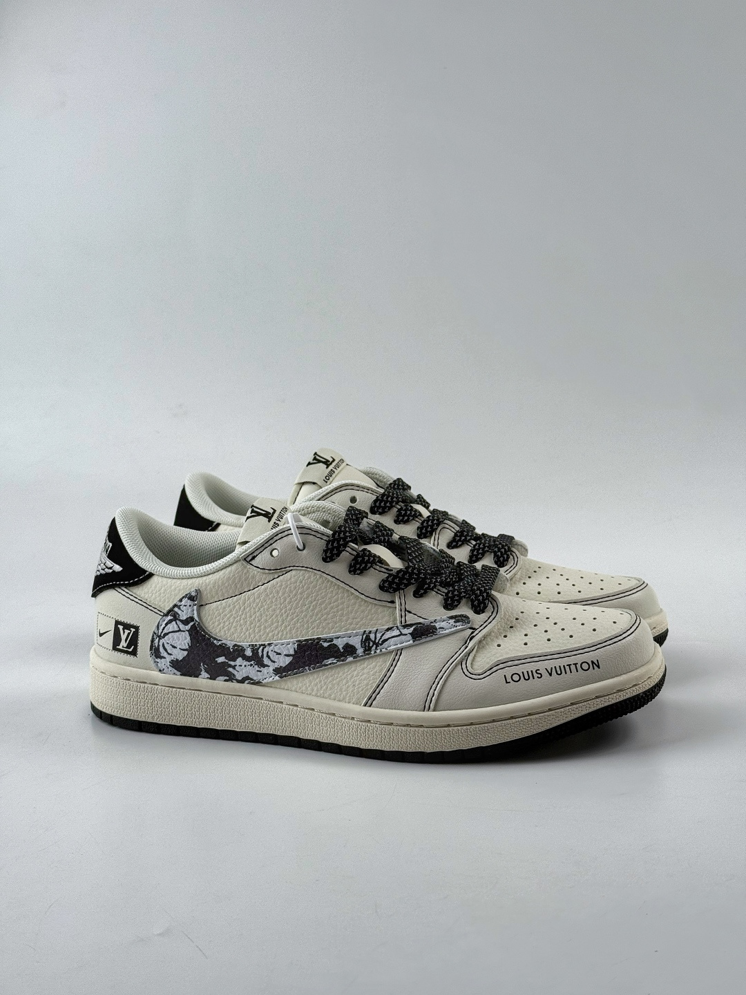 Travis Scott x Nike Air Jordan 1 Low x Louis Vuitton Air Jordan 1 Low 反转白黑满天星倒钩 纯原版本 XS7089-616