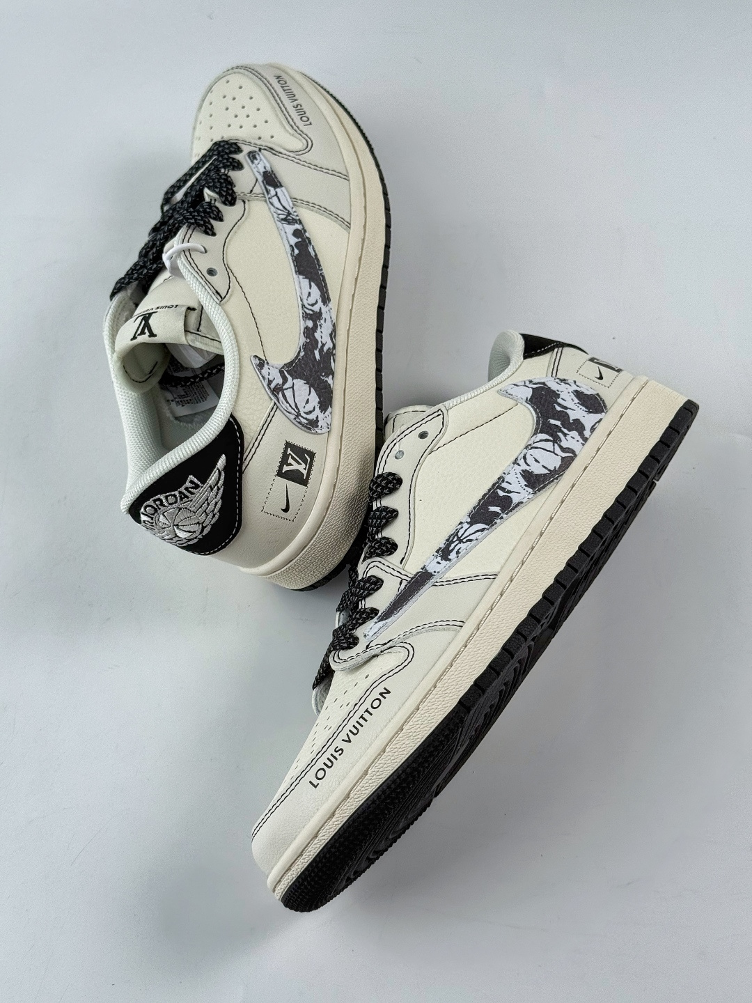 Travis Scott x Nike Air Jordan 1 Low x Louis Vuitton Air Jordan 1 Low 反转白黑满天星倒钩 纯原版本 XS7089-616