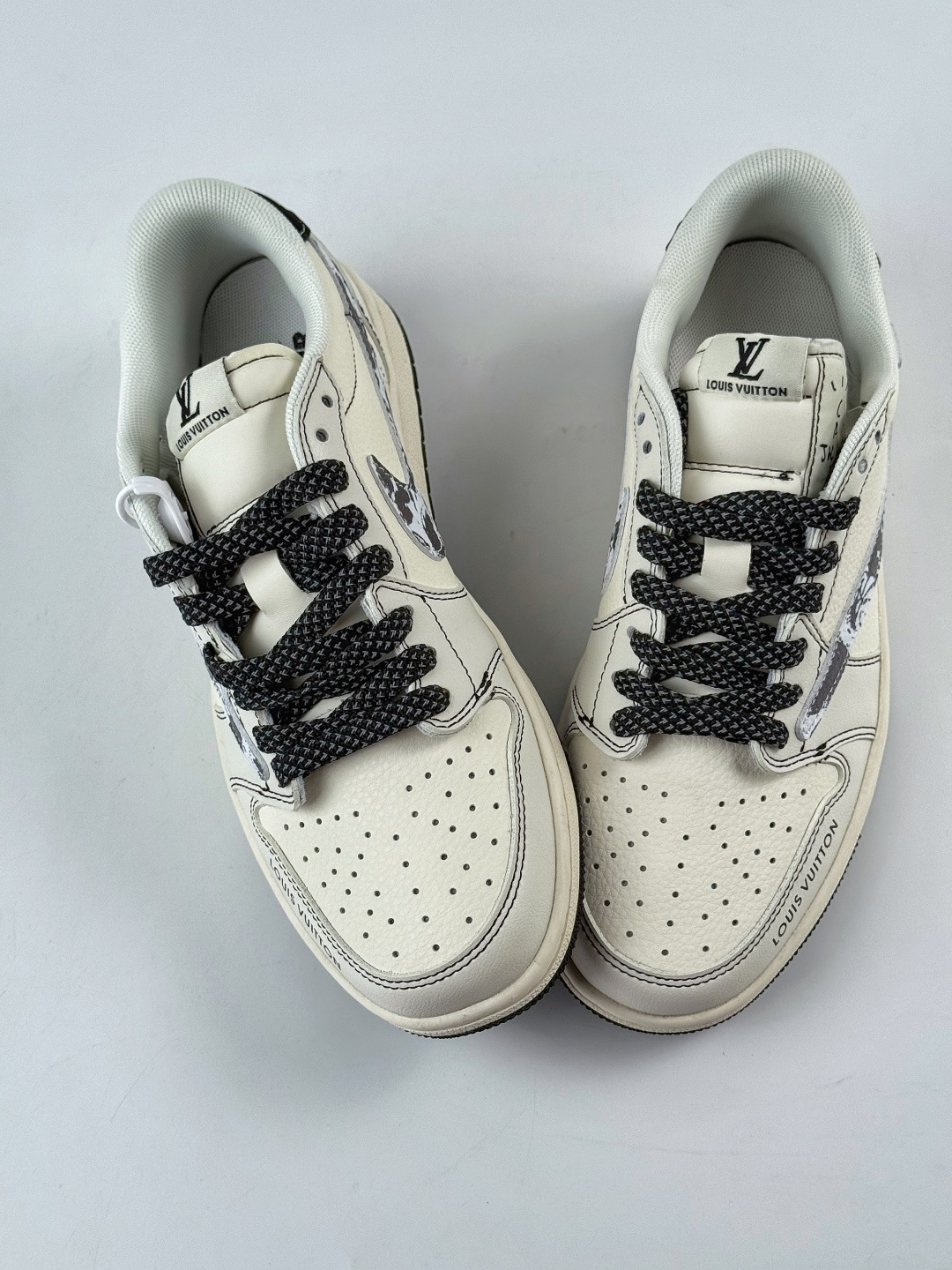 Travis Scott x Nike Air Jordan 1 Low x Louis Vuitton Air Jordan 1 Low 反转白黑满天星倒钩 纯原版本 XS7089-616