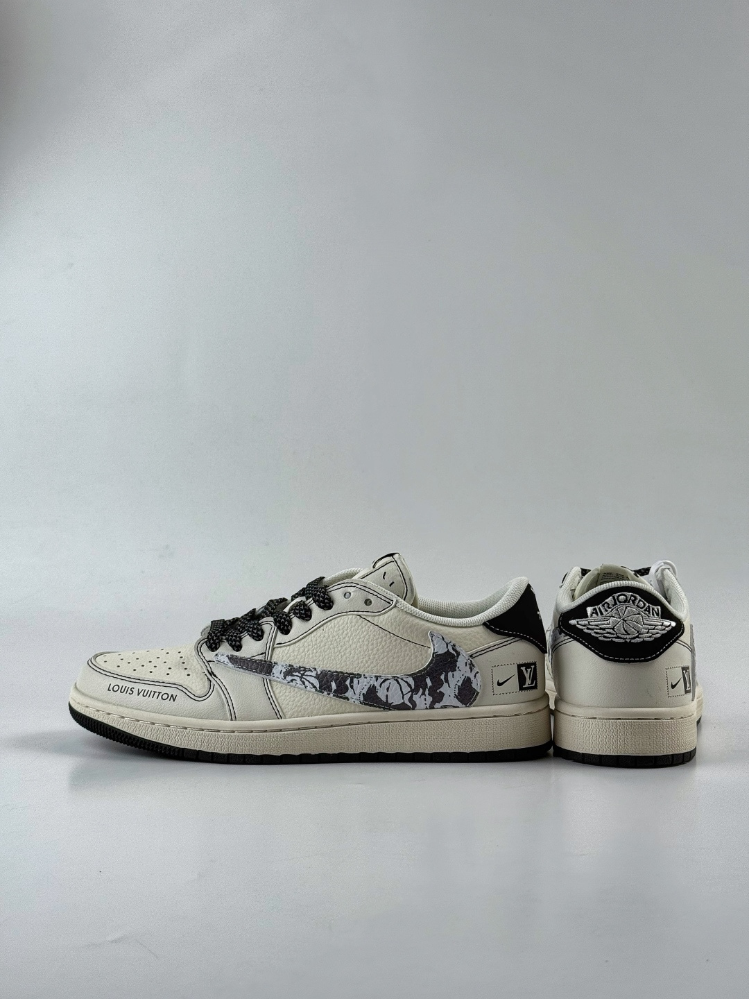 Travis Scott x Nike Air Jordan 1 Low x Louis Vuitton Air Jordan 1 Low 反转白黑满天星倒钩 纯原版本 XS7089-616