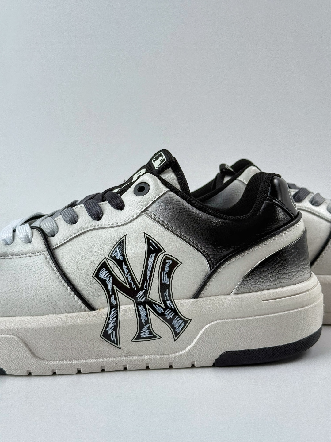 NY美国榄球洋基队 x MLB Chunky Runner Basic 厚底老爹厚底休闲运动慢跑鞋 32SHC1011N