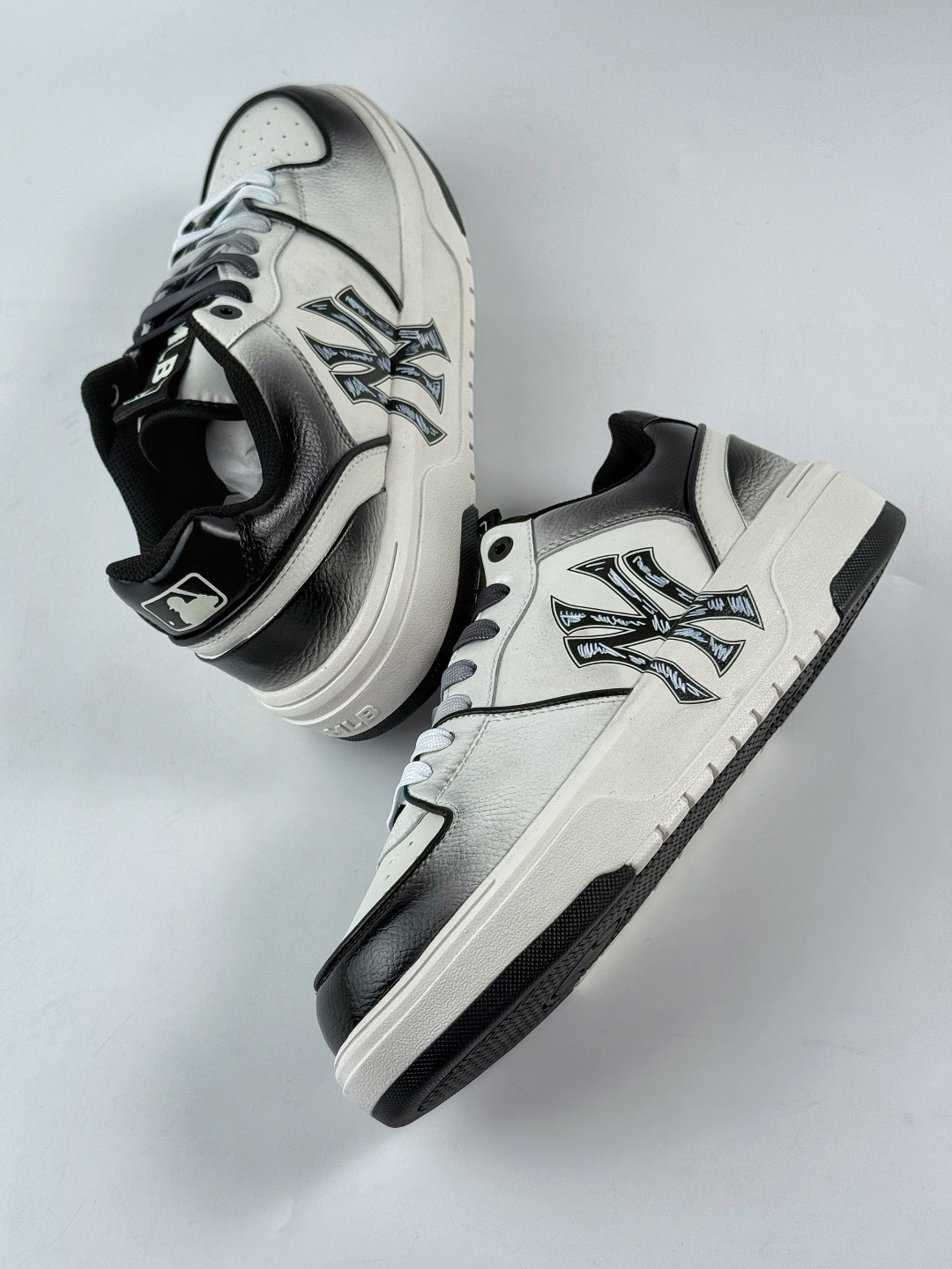 NY美国榄球洋基队 x MLB Chunky Runner Basic 厚底老爹厚底休闲运动慢跑鞋 32SHC1011N